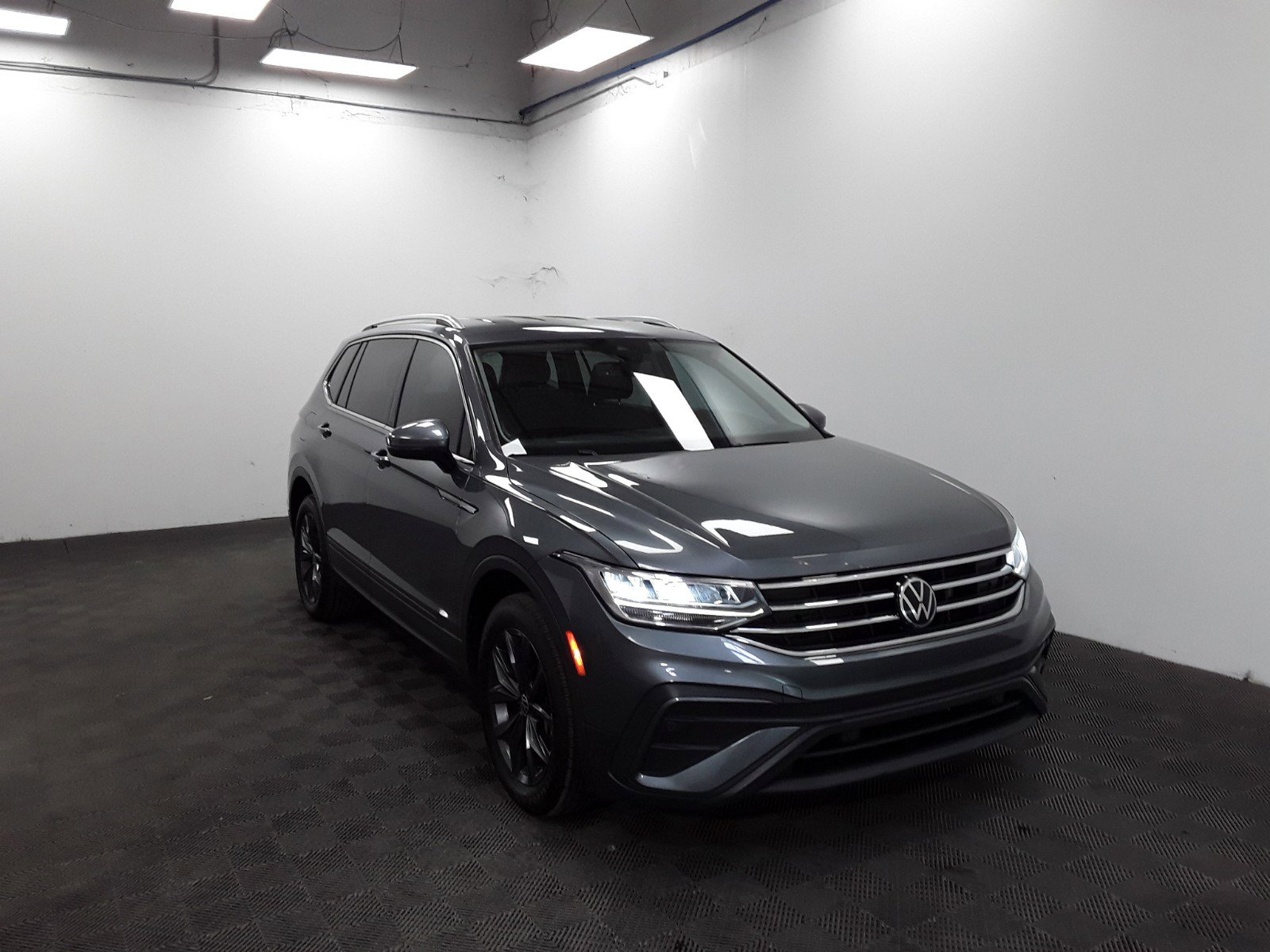 2022 Volkswagen Tiguan 2.0T SE FWD