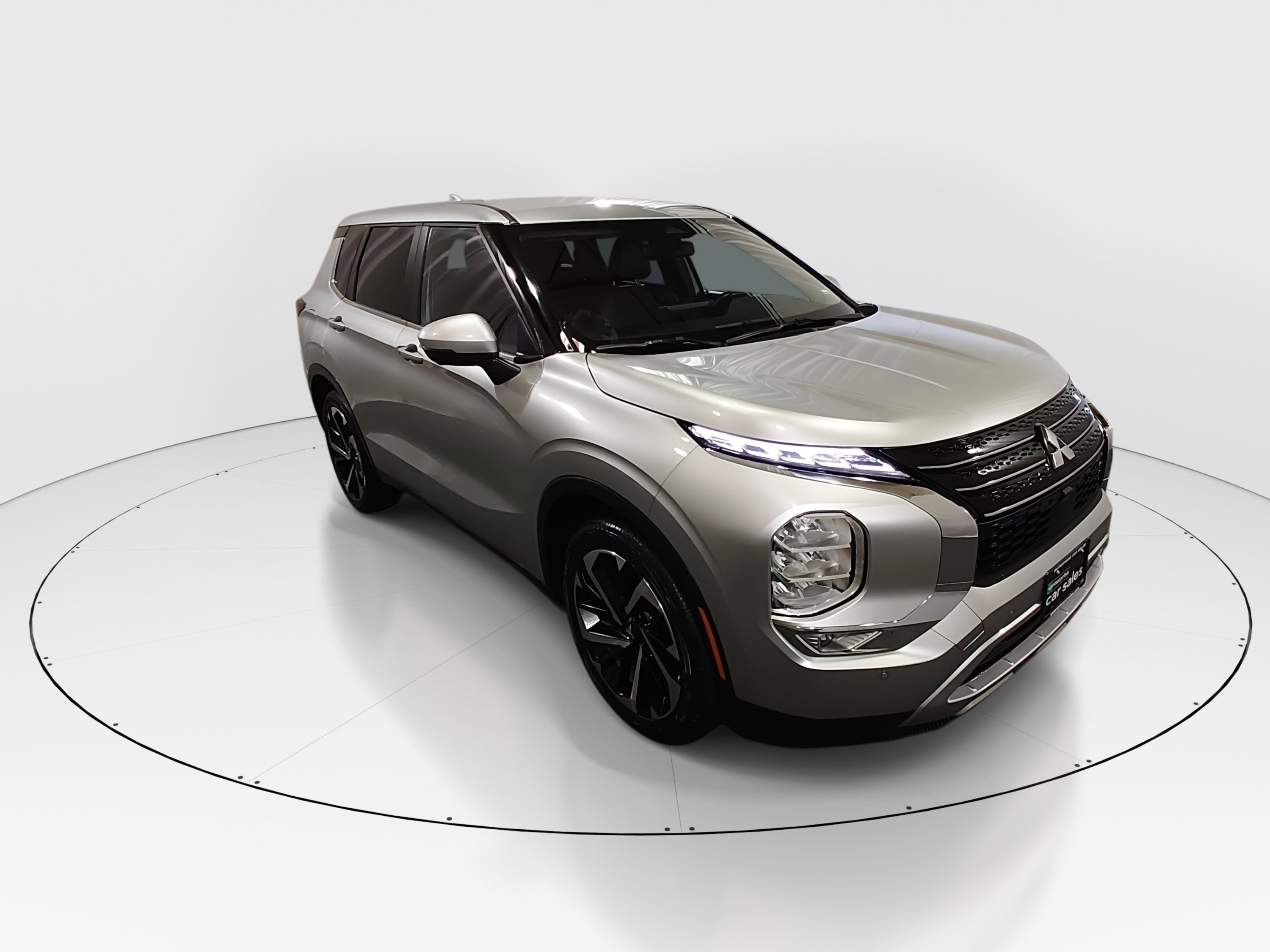 2024 Mitsubishi Outlander SE's photo