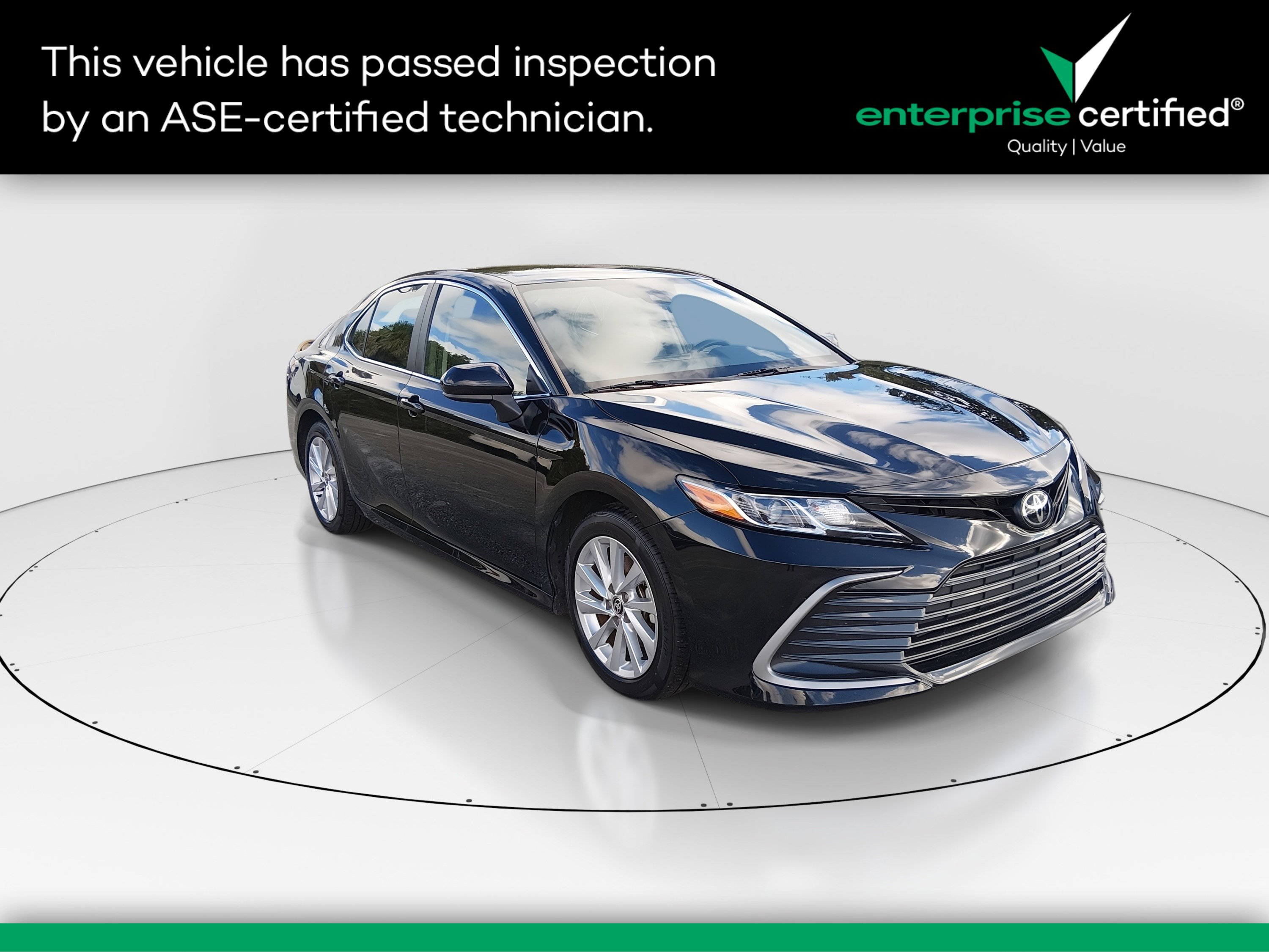 2023 Toyota Camry LE's photo