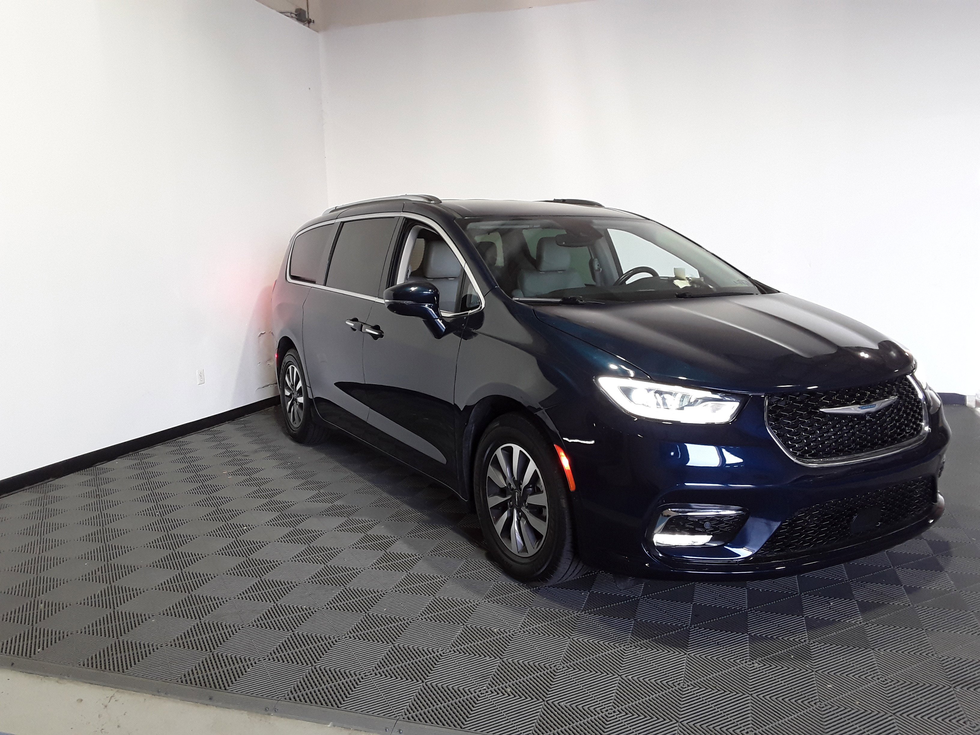 2021 Chrysler Pacifica Hybrid Touring L FWD