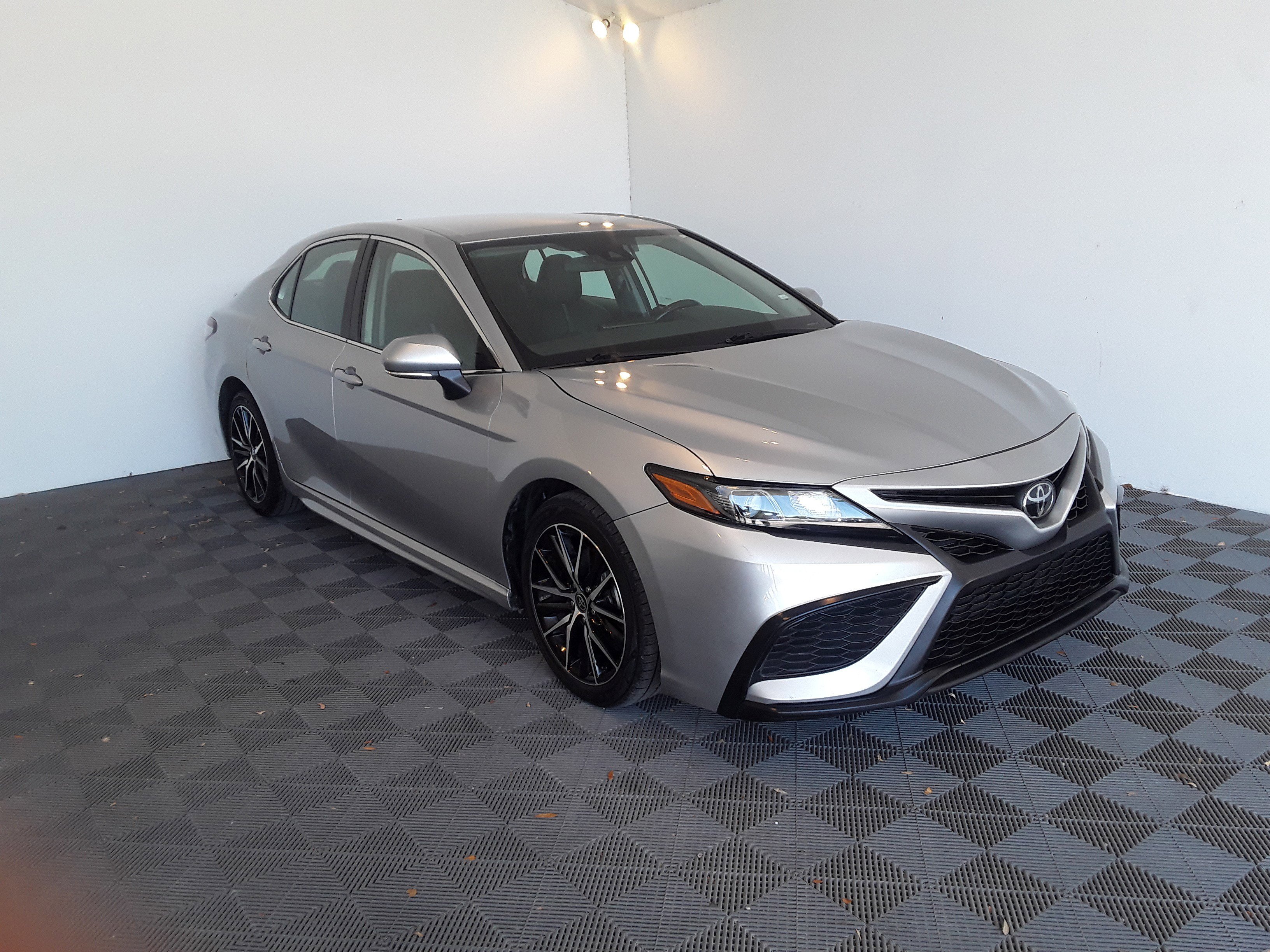 2023 Toyota Camry SE Auto