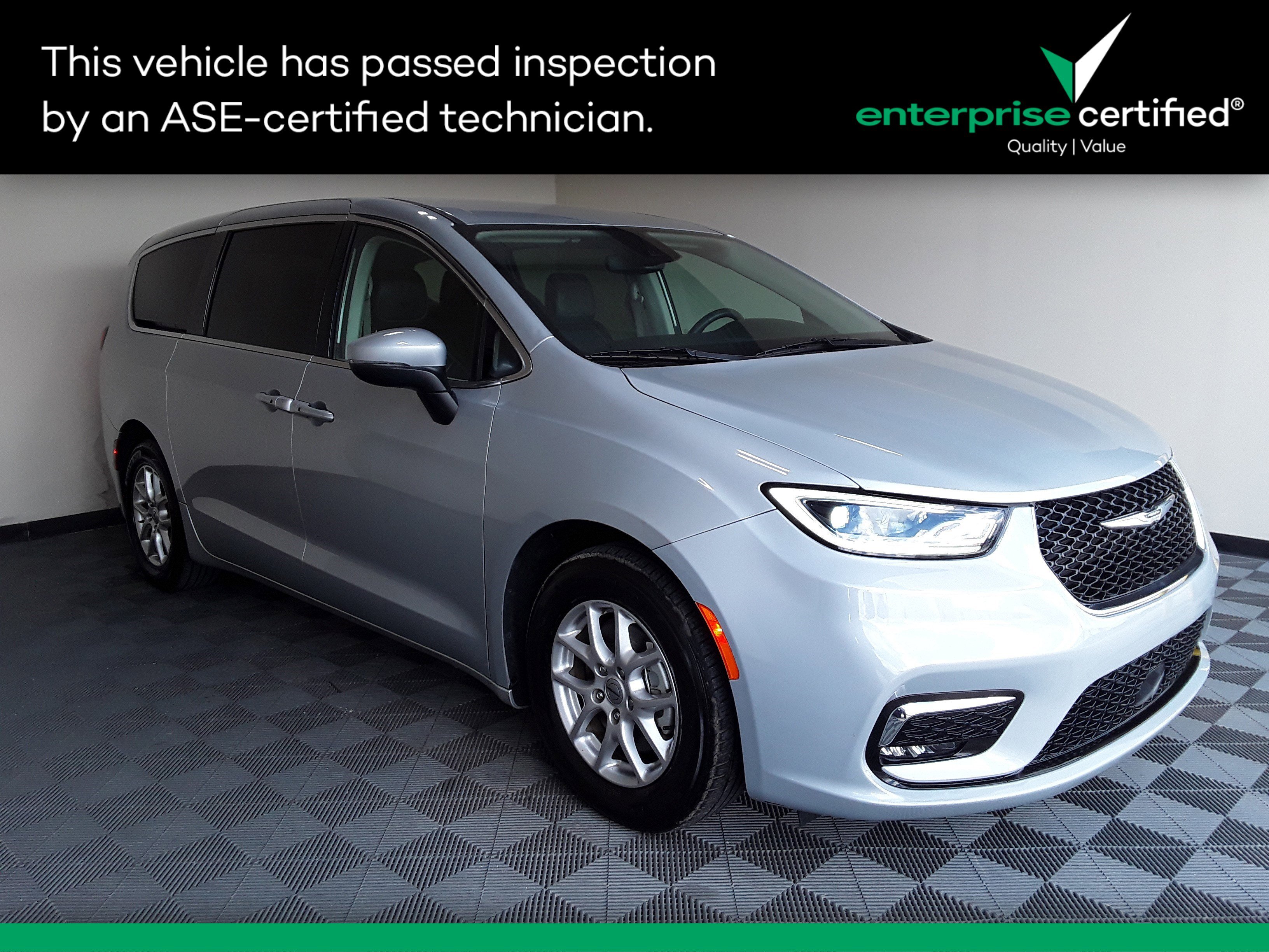 Used 2023 Chrysler Pacifica Touring L FWD