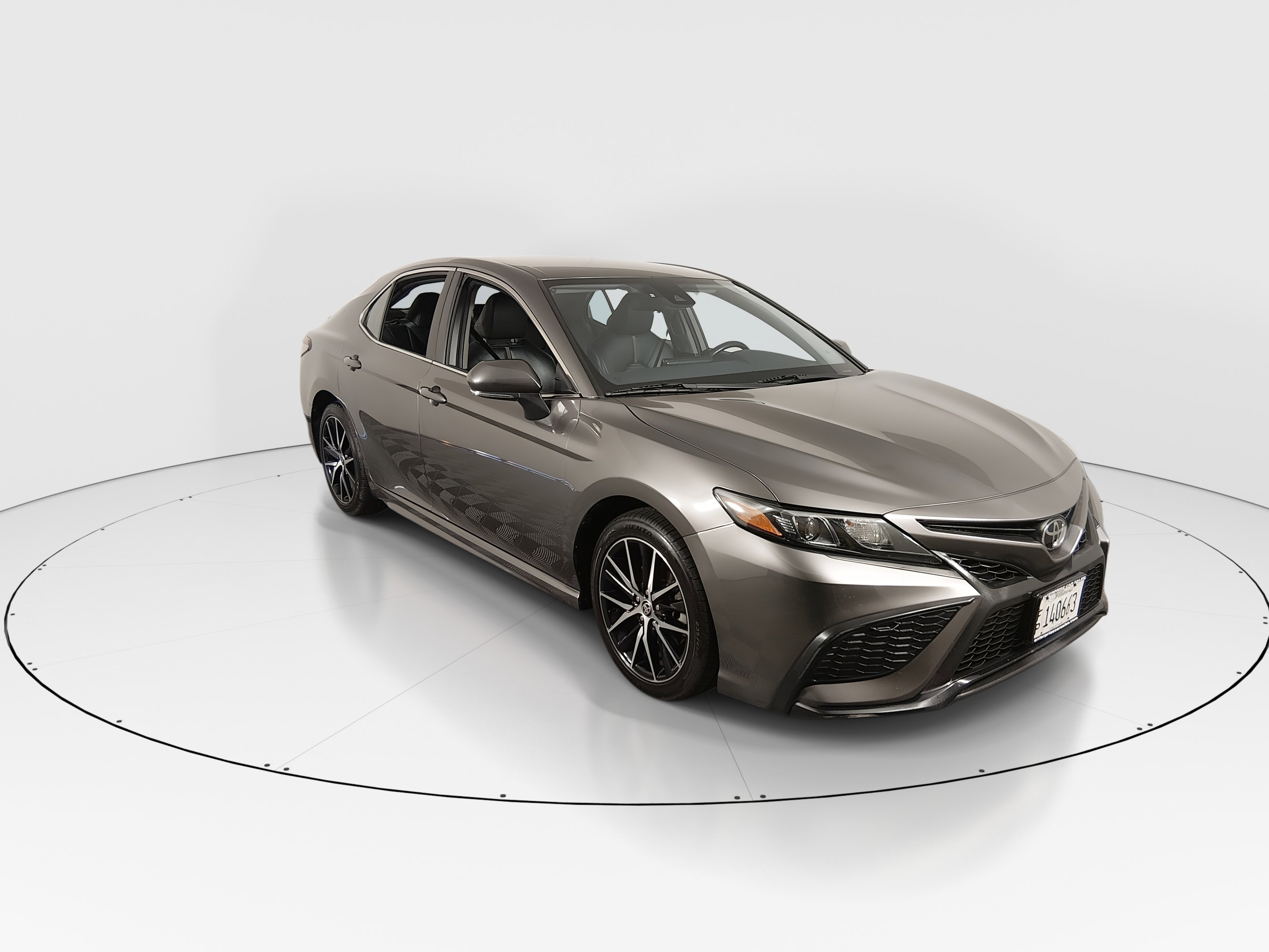 2023 Toyota Camry SE's photo