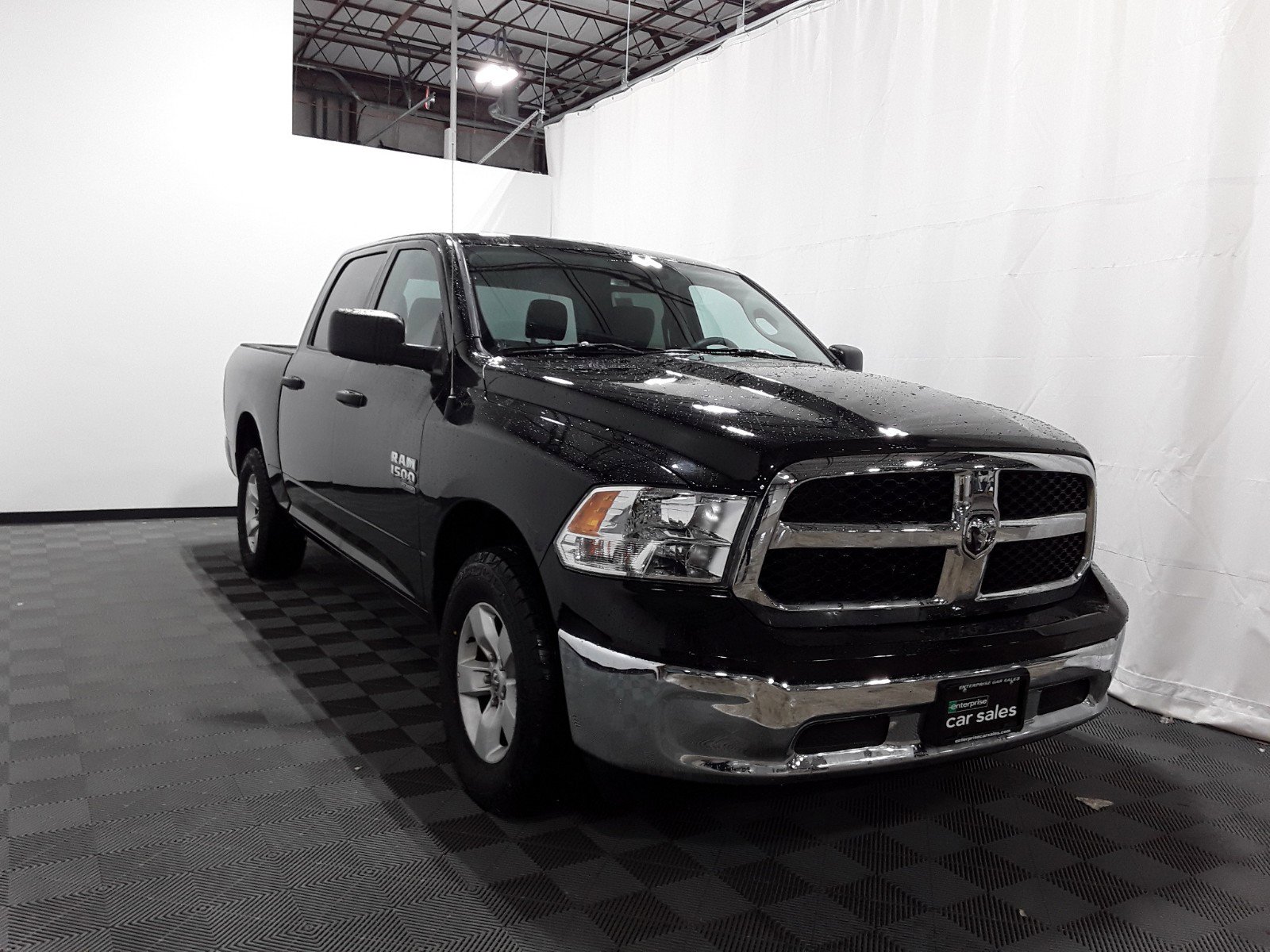 2022 Ram 1500 Classic SLT 4x4 Crew Cab 5'7