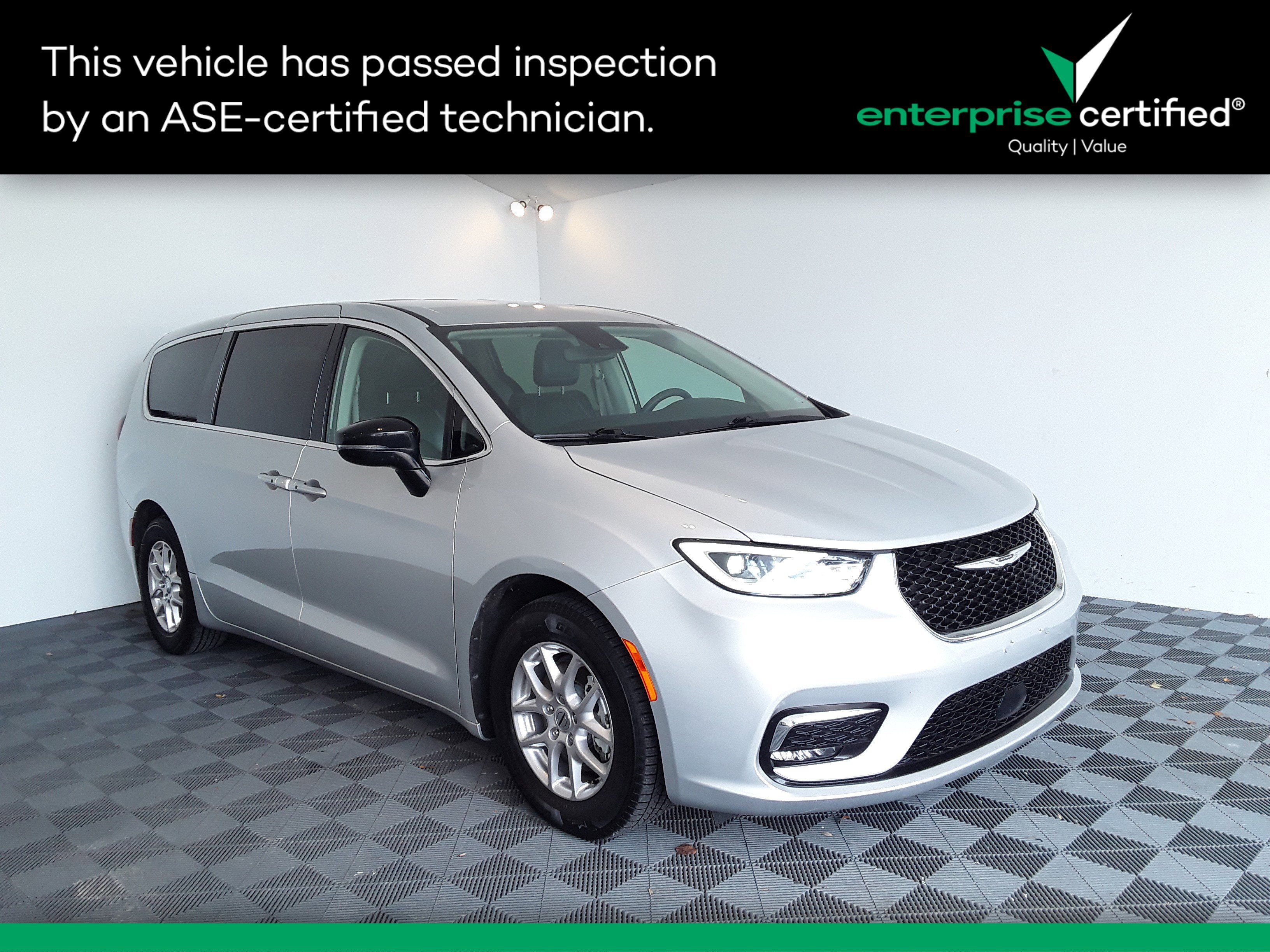 Used 2024 Chrysler Pacifica Touring L FWD