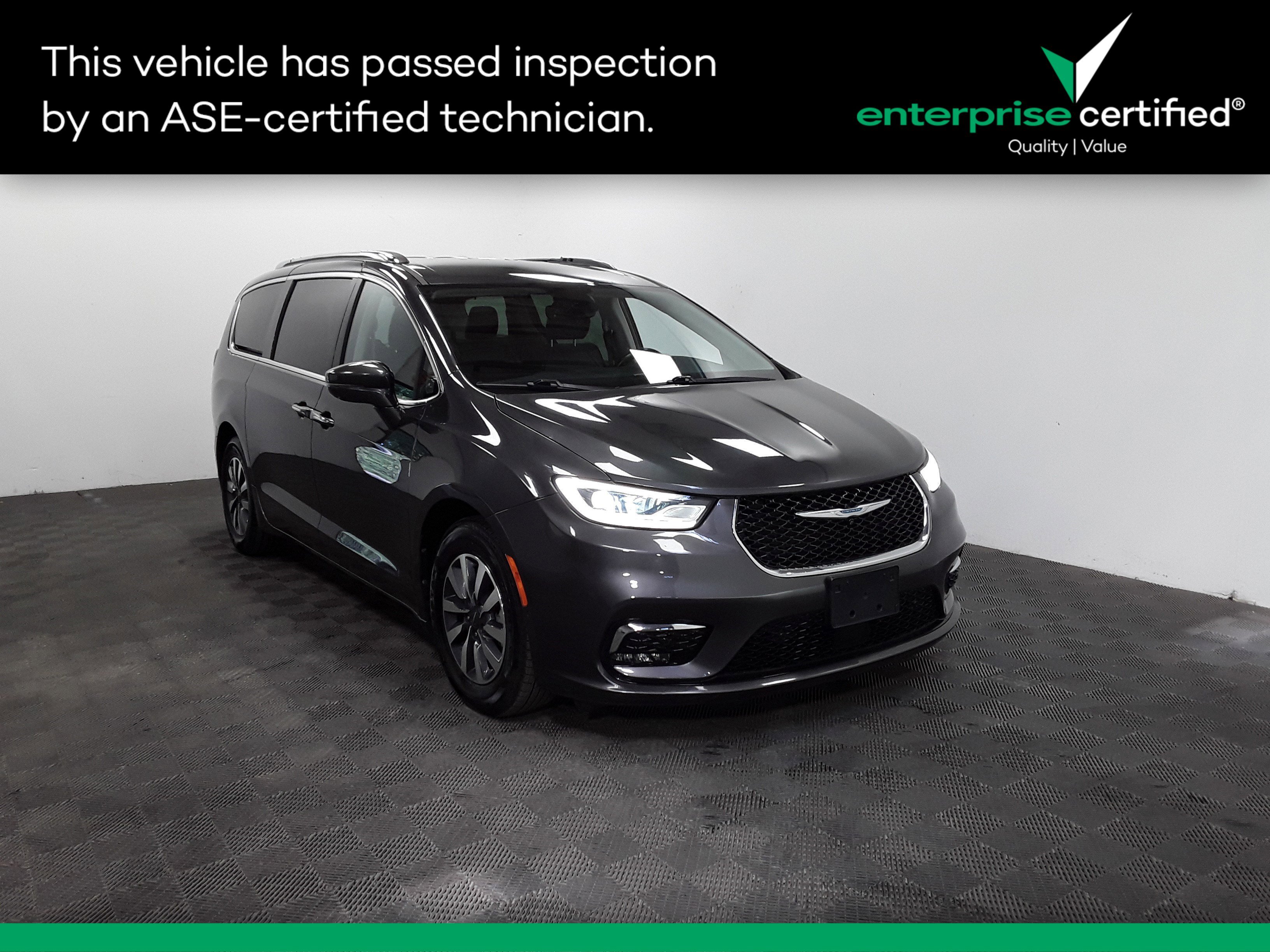 2021 Chrysler Pacifica Hybrid Touring L's photo