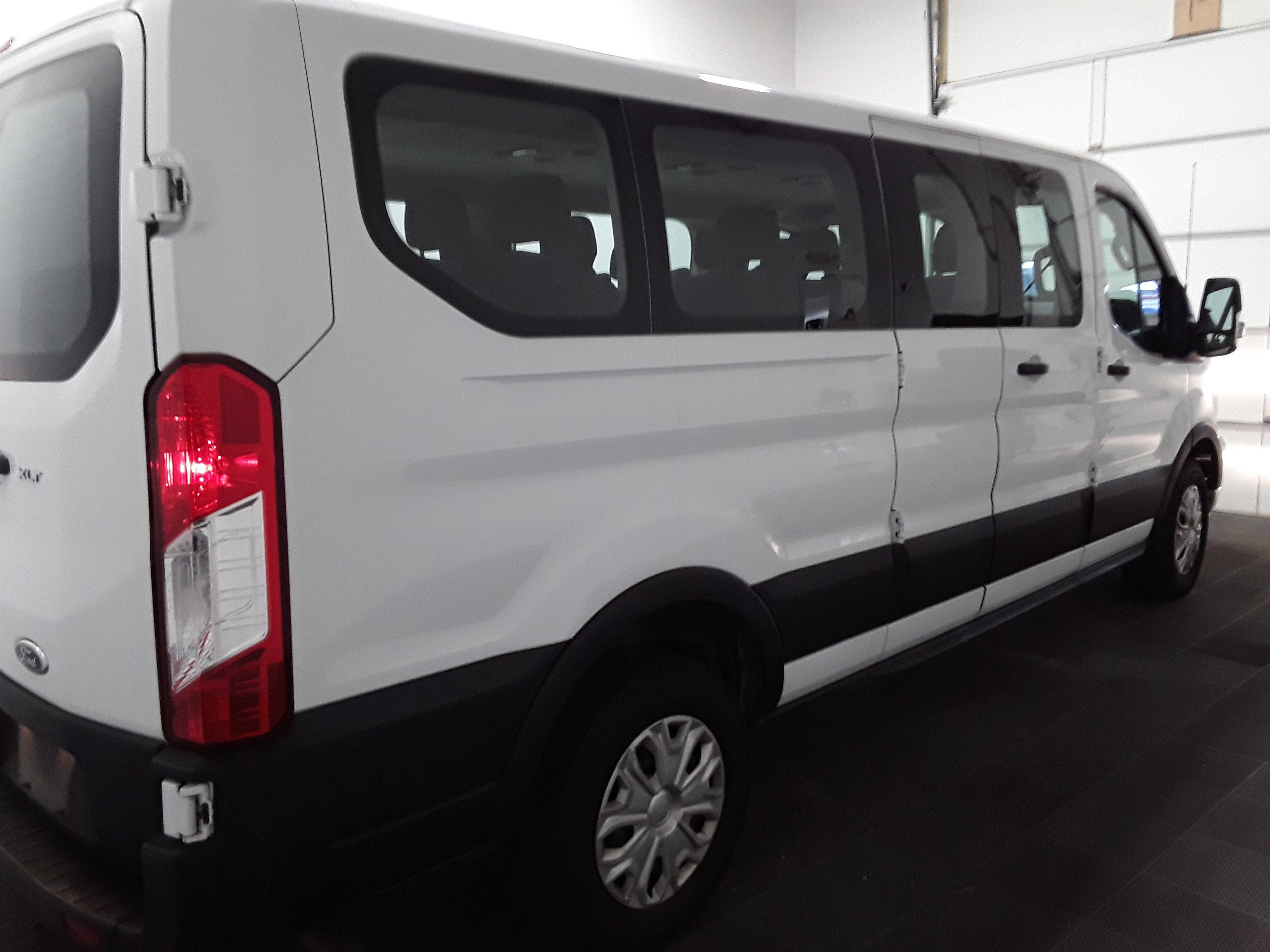 Image of Used 2021 Ford Transit Passenger Wagon T-350 148" Low Roof XLT RWD