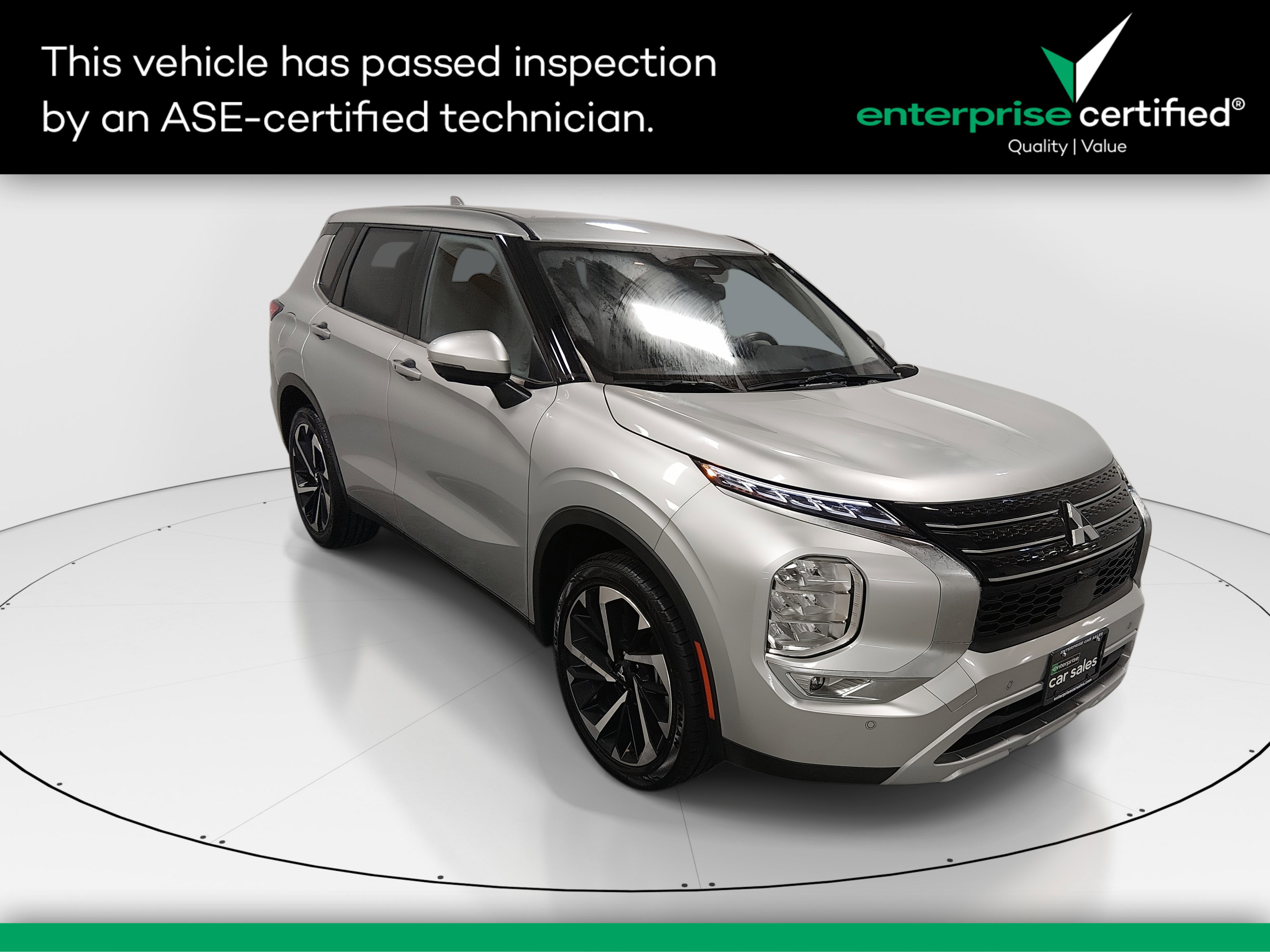 2024 Mitsubishi Outlander SE's photo