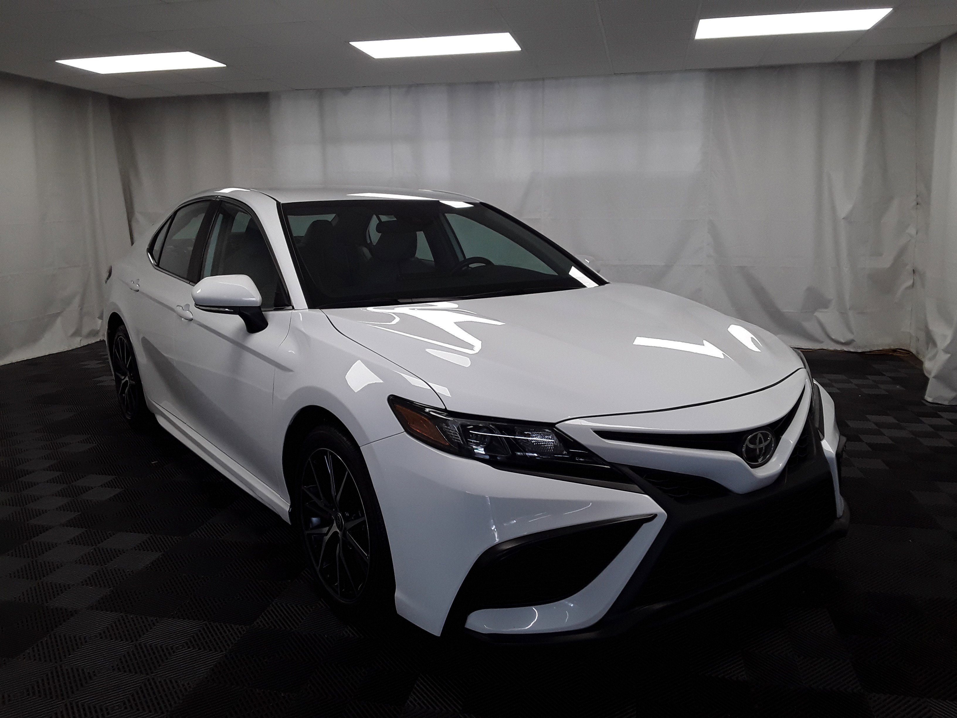 2023 Toyota Camry SE Auto