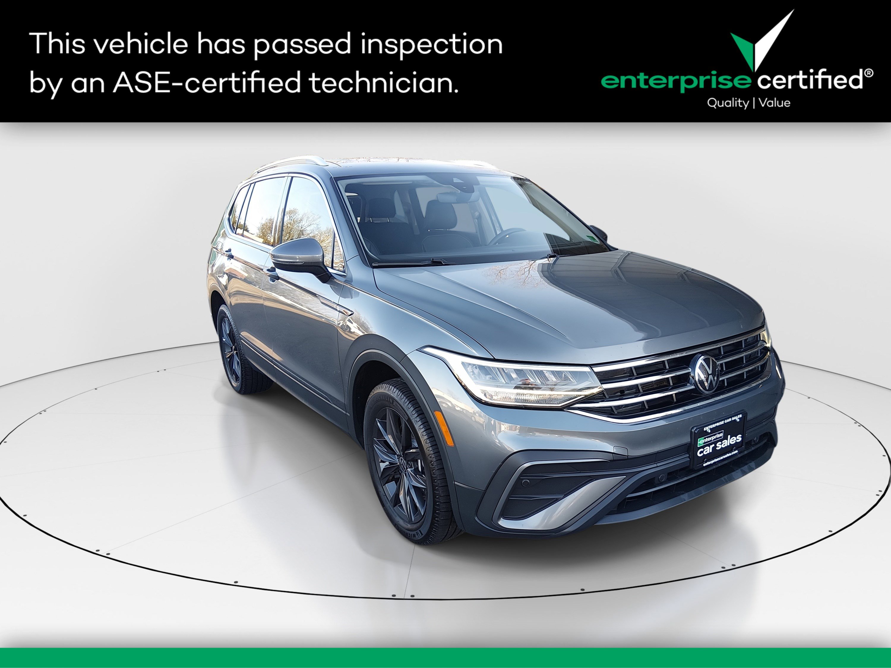 2024 Volkswagen Tiguan SE's photo