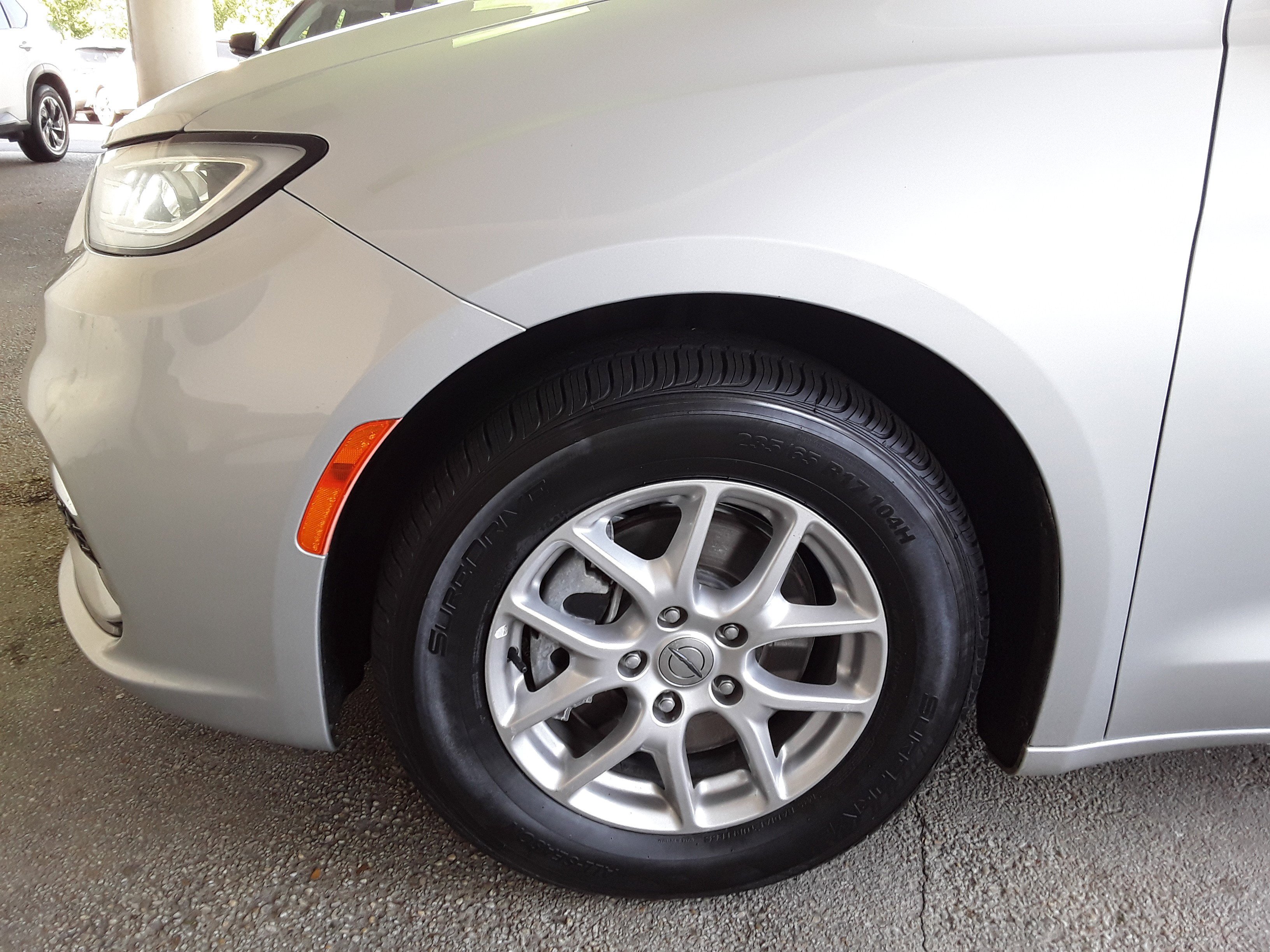 Image 5 of Used 2023 Chrysler Pacifica Touring L FWD