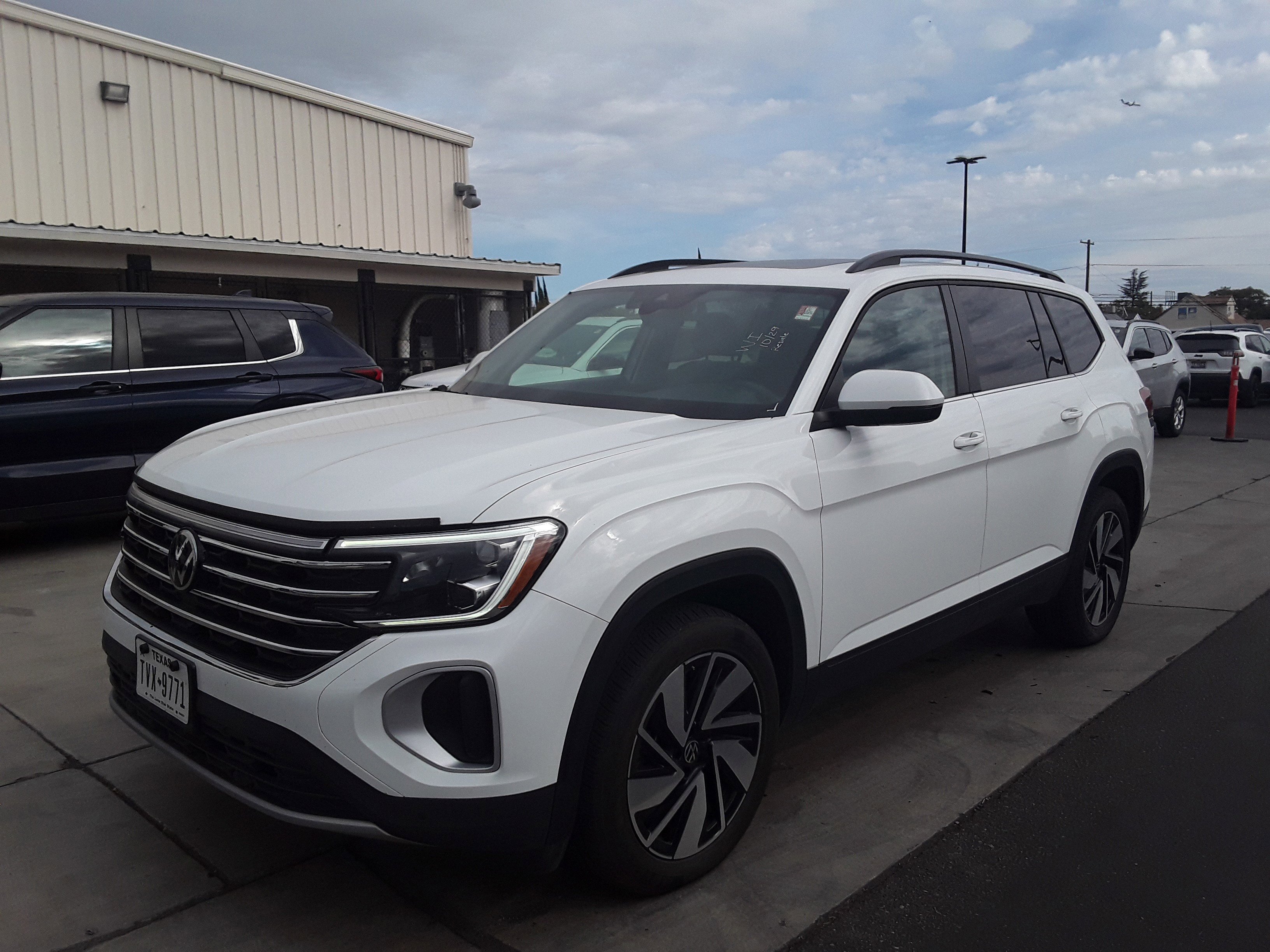 Used 2024 Volkswagen Atlas 2.0T SE w/Technology FWD