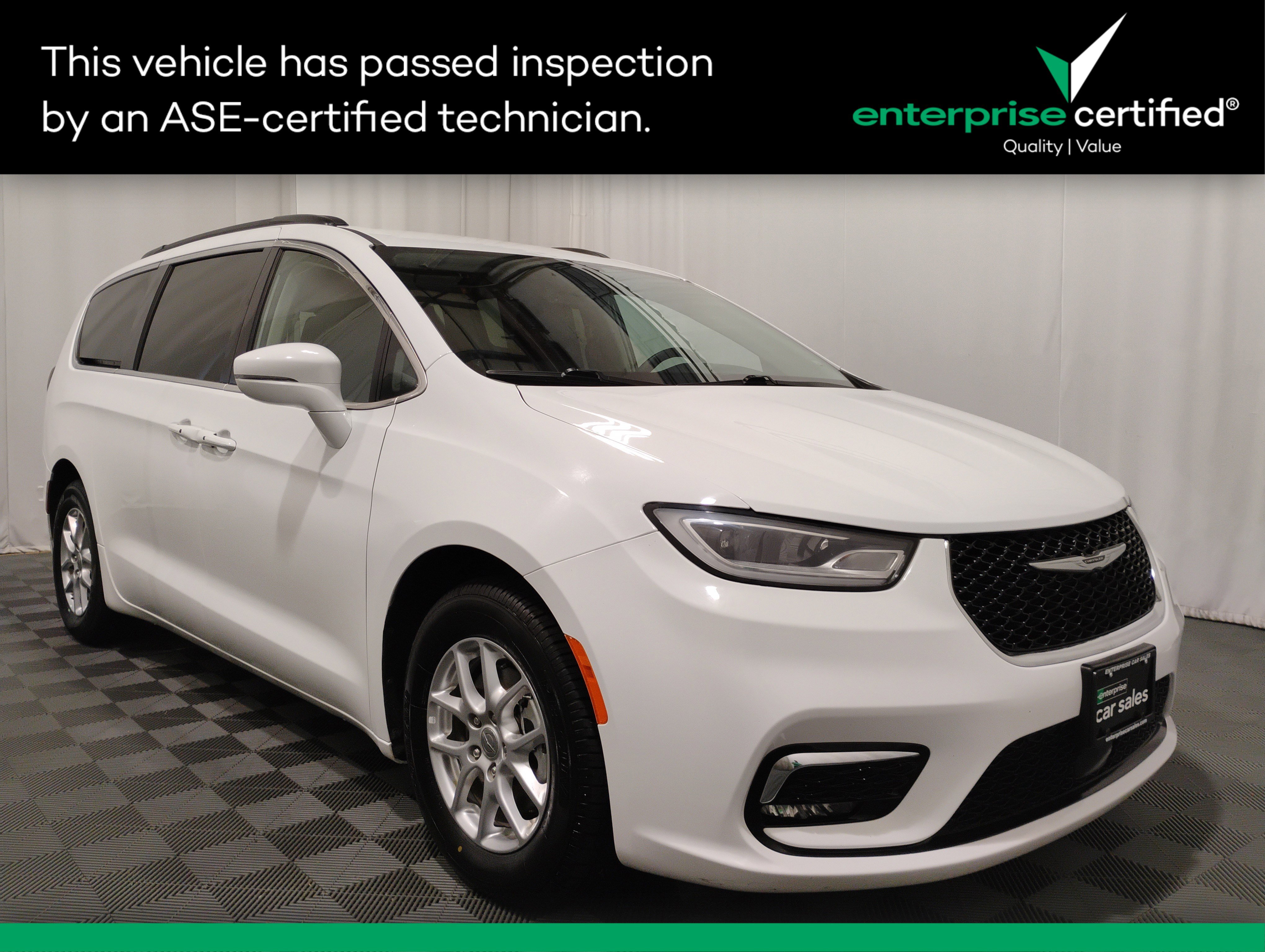 2022 Chrysler Pacifica Touring L's photo