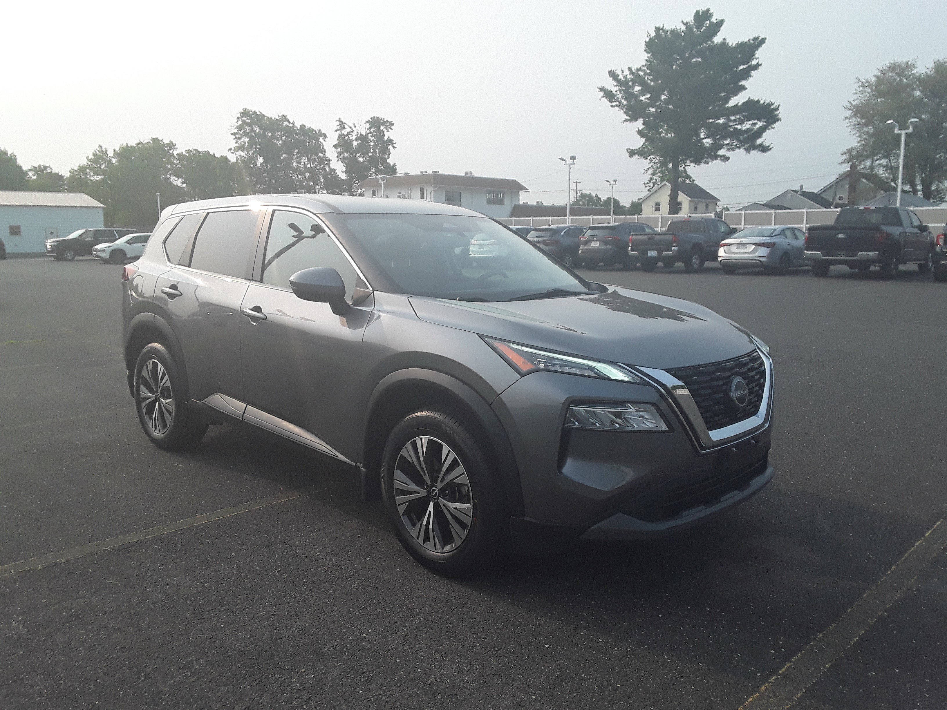 2023 Nissan Rogue SV's photo