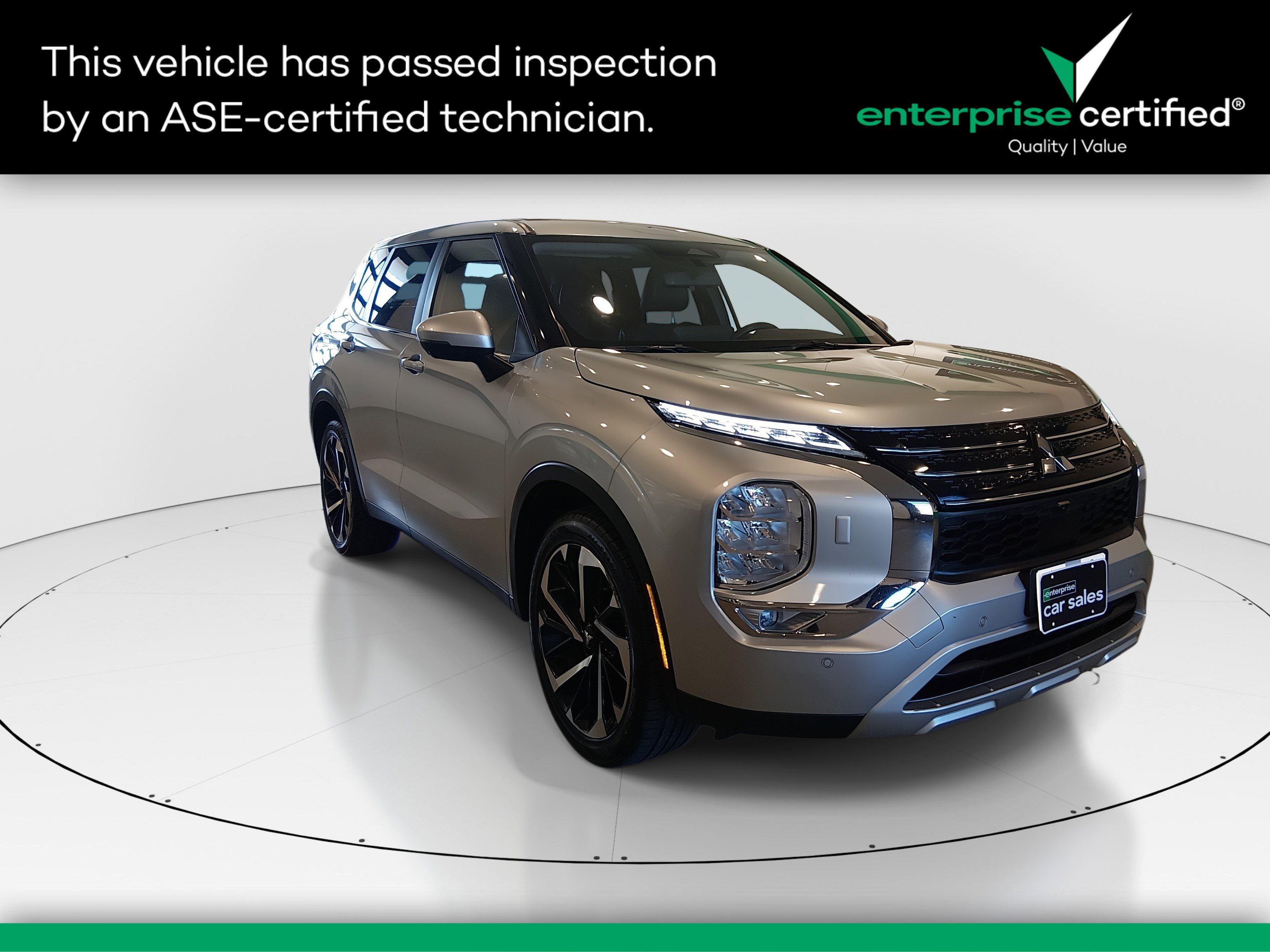 2024 Mitsubishi Outlander SE's photo