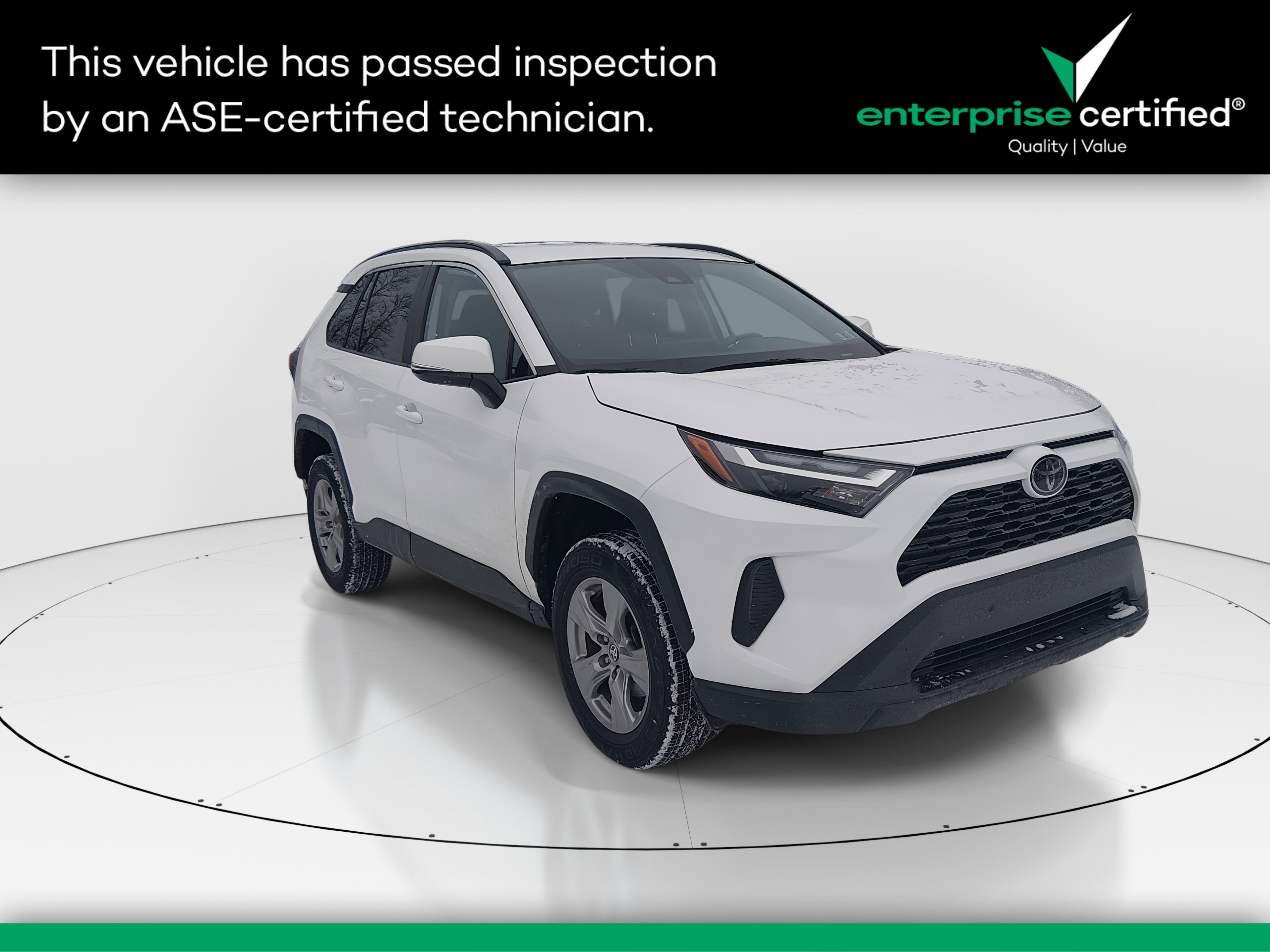 2024 Toyota RAV4 XLE's photo