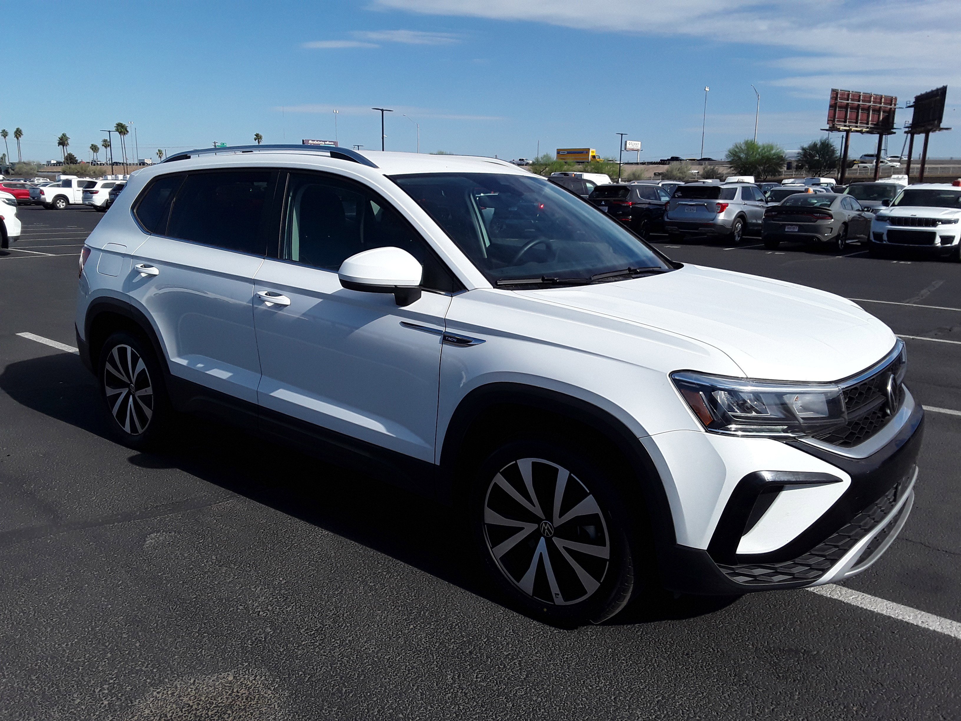 2024 Volkswagen Taos SE FWD