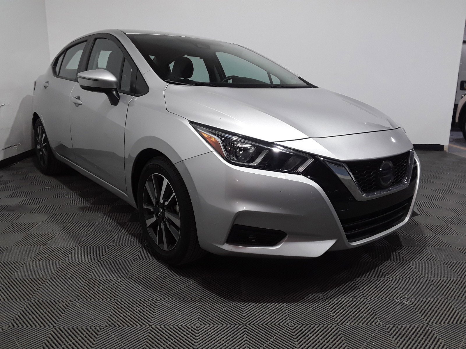 2021 Nissan Versa SV CVT