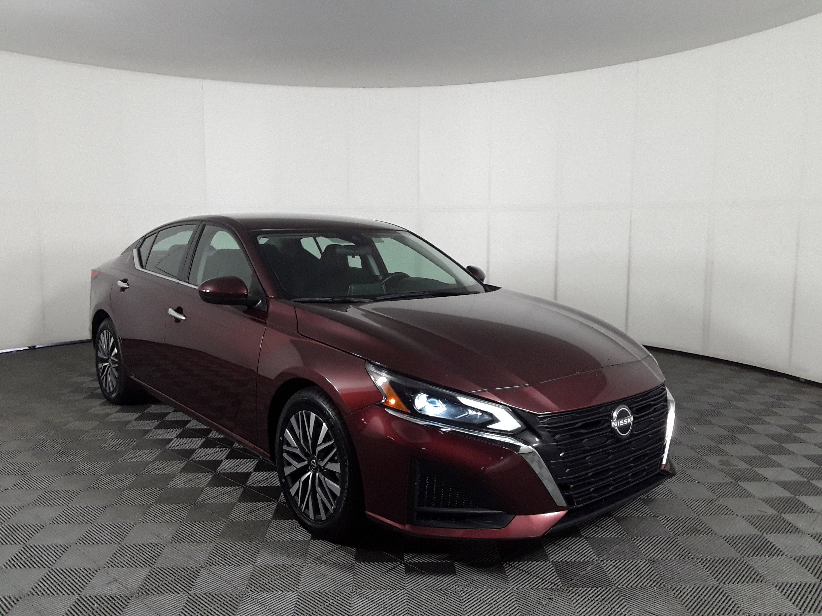 Used 2023 Nissan Altima 2.5 SV Sedan