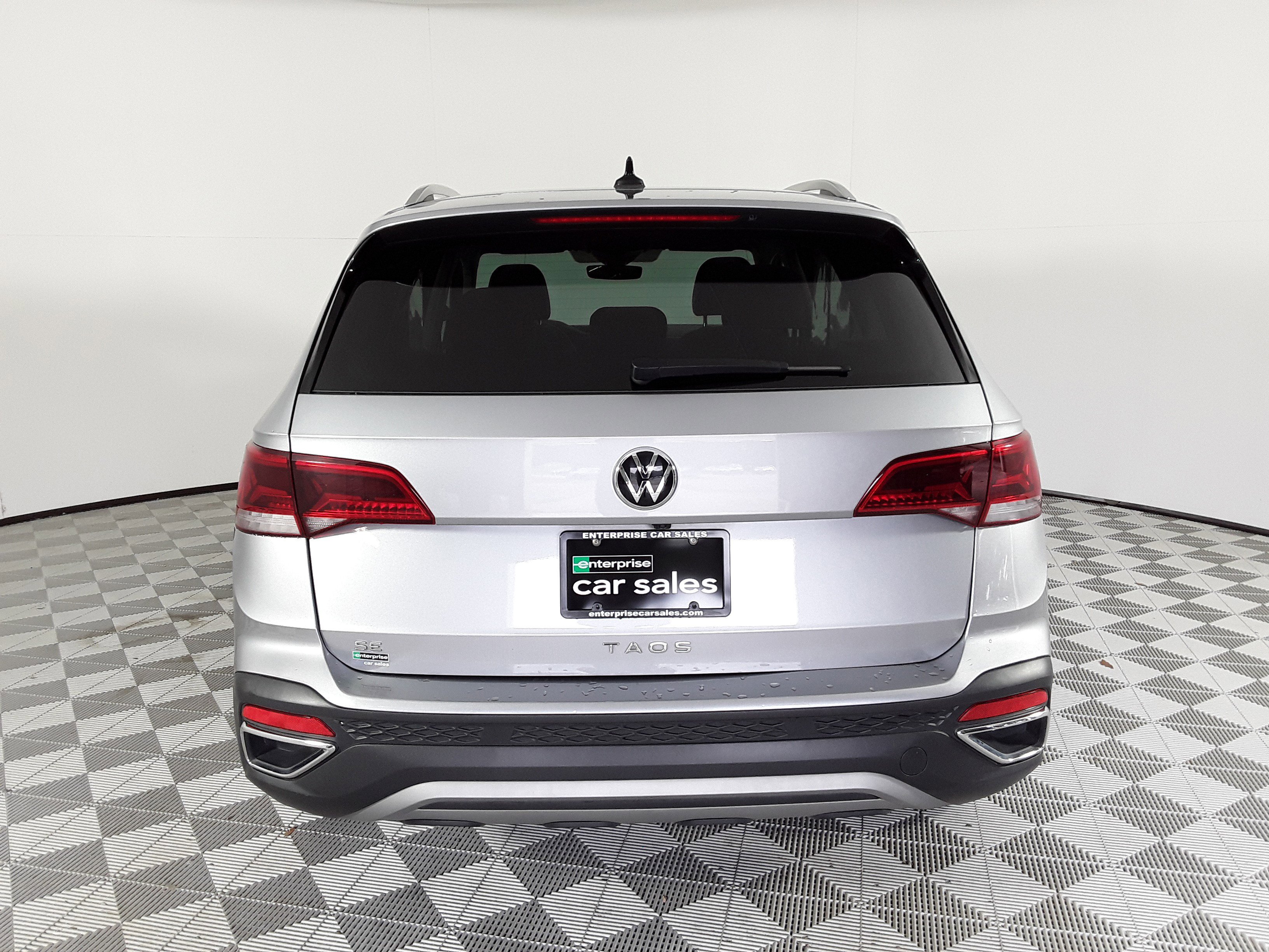 Image of Used 2024 Volkswagen Taos SE FWD