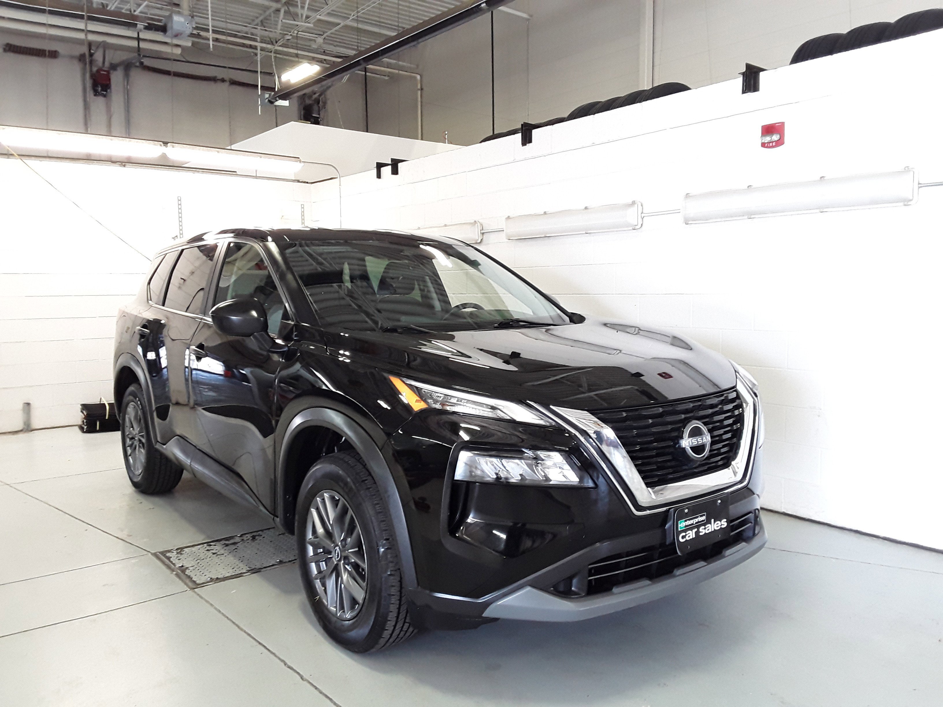 2023 Nissan Rogue S's photo