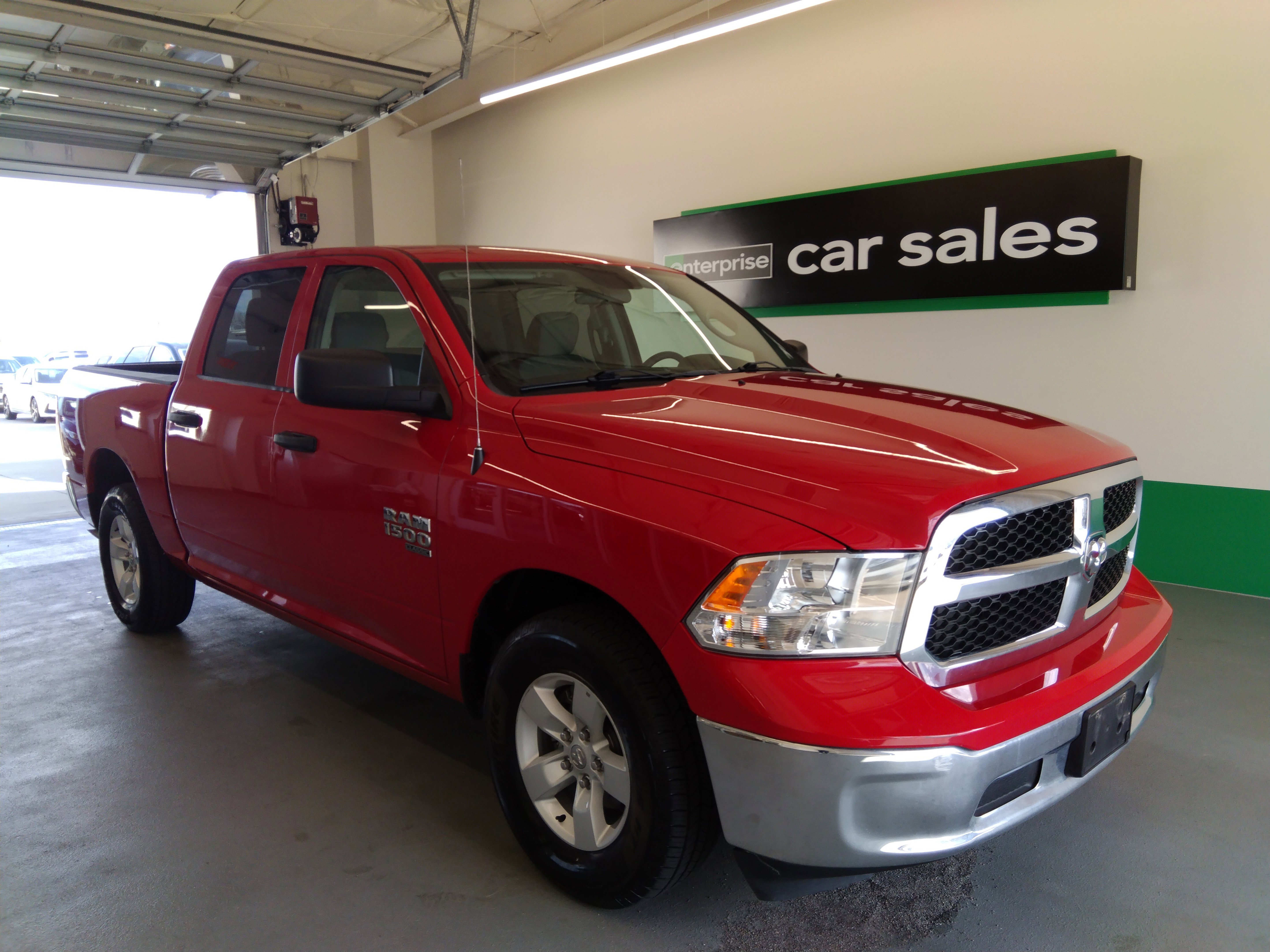 2022 Ram 1500 Classic SLT 4x2 Crew Cab 5'7