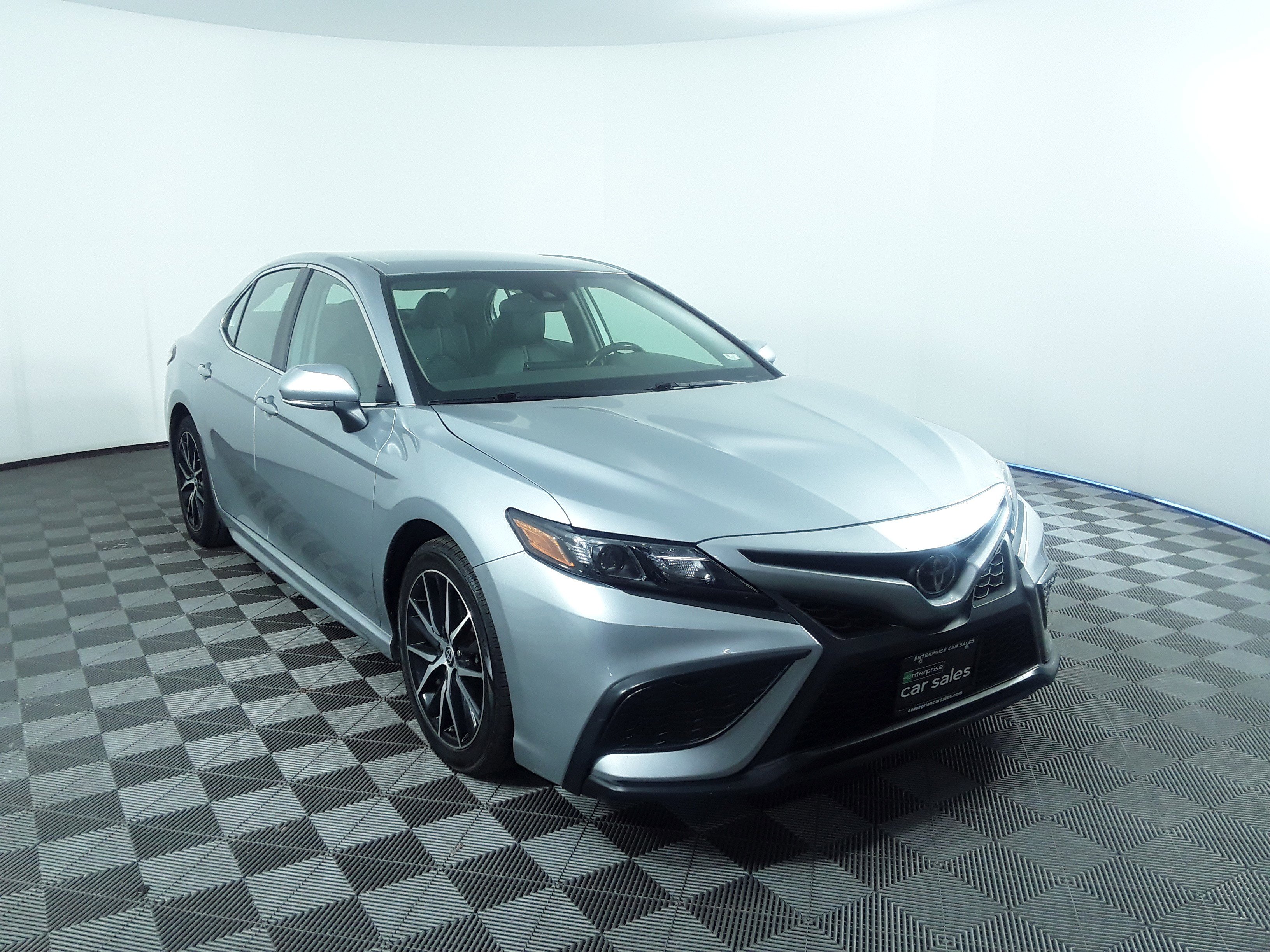 2023 Toyota Camry SE Auto