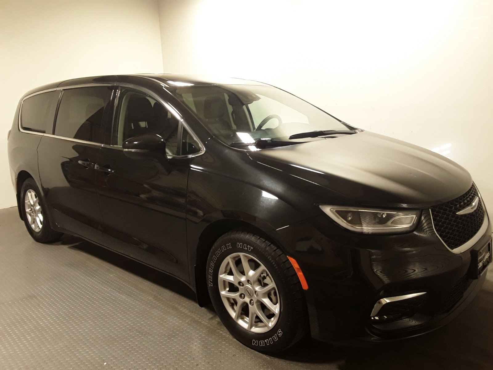 Used 2023 Chrysler Pacifica Touring L FWD