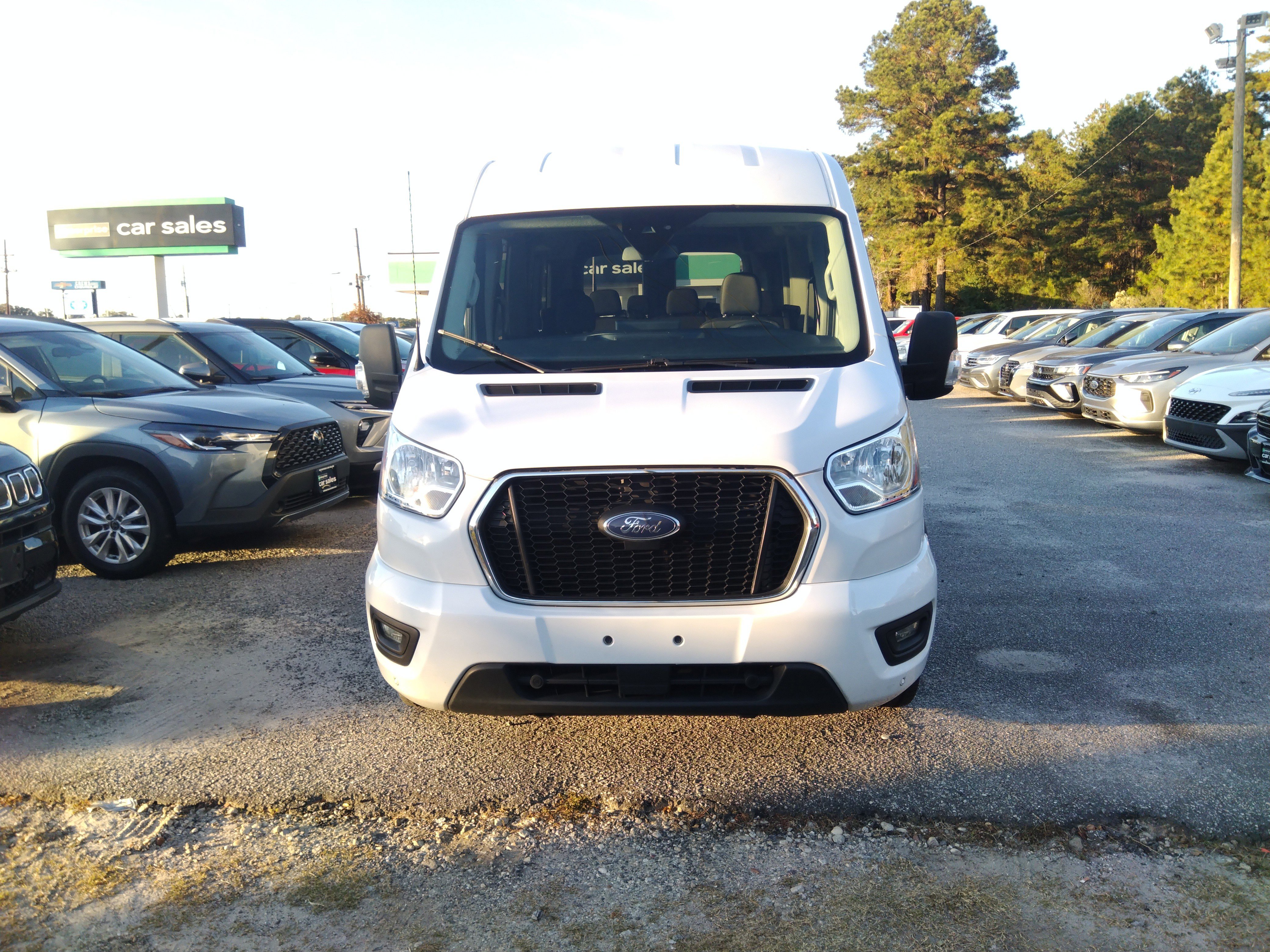 Image of Used 2022 Ford Transit Passenger Wagon T-350 148" Med Roof XLT RWD