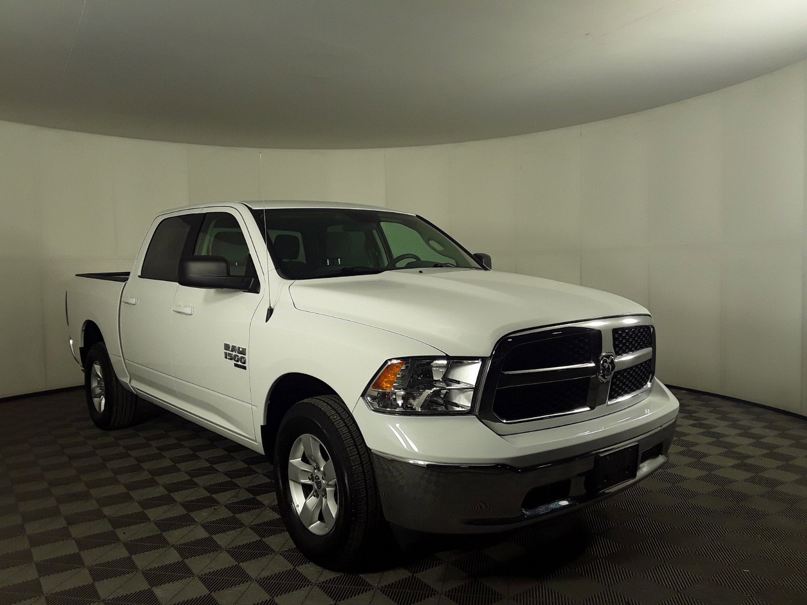 2021 Ram 1500 Classic SLT 4x4 Crew Cab 5'7