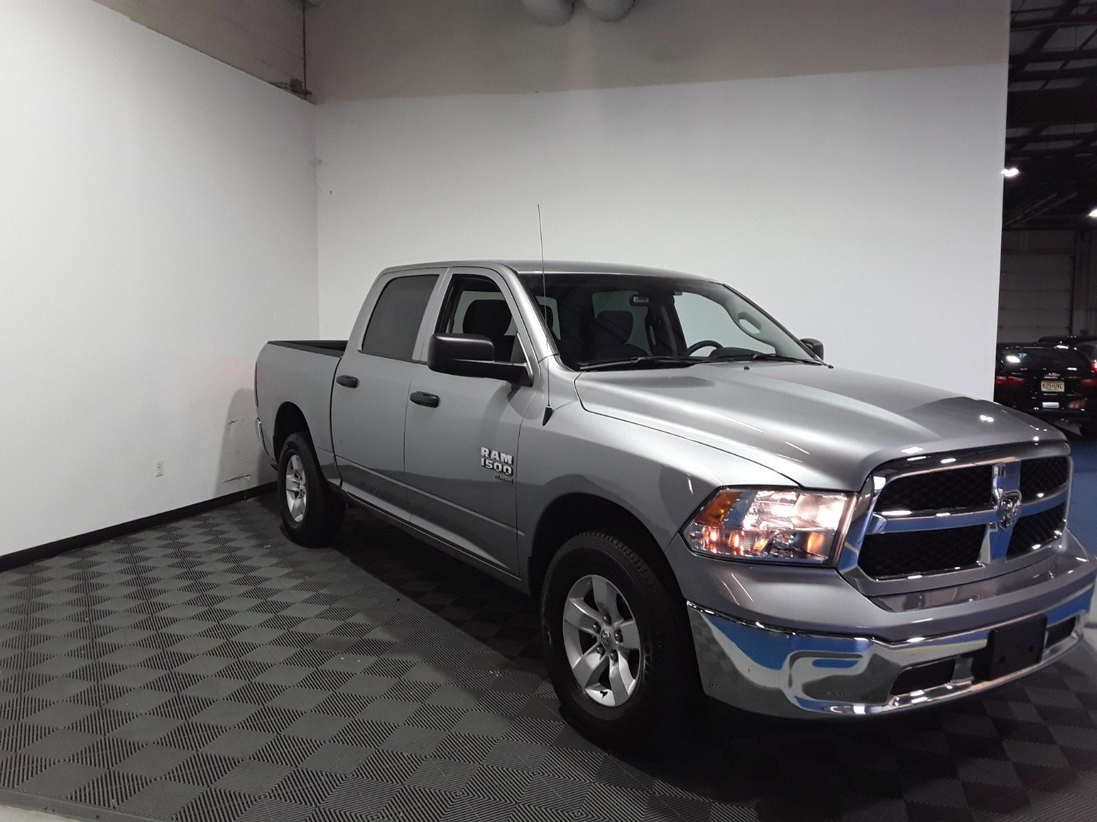 2022 Ram 1500 Classic SLT 4x4 Crew Cab 5'7