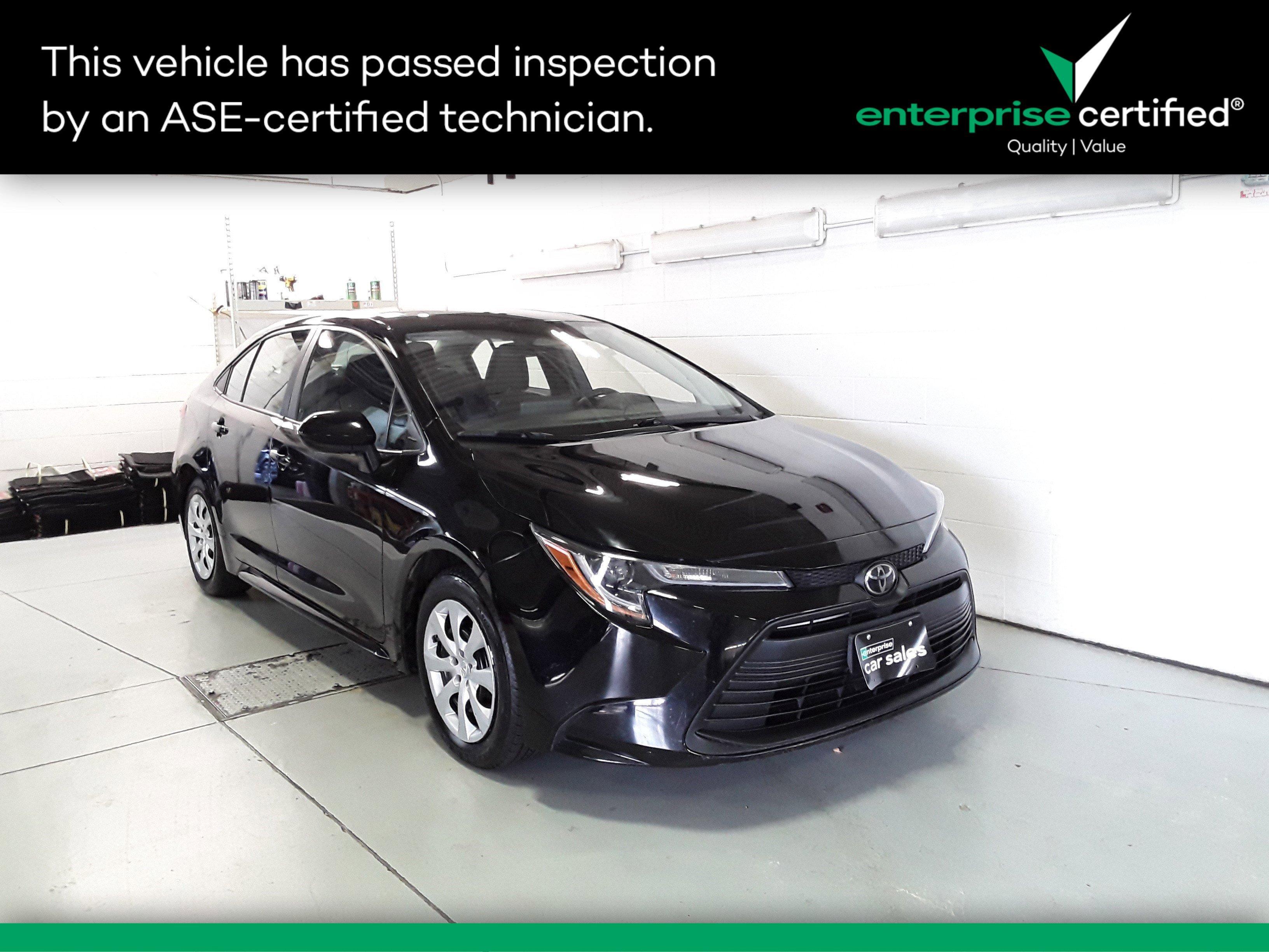 2023 Toyota Corolla LE's photo