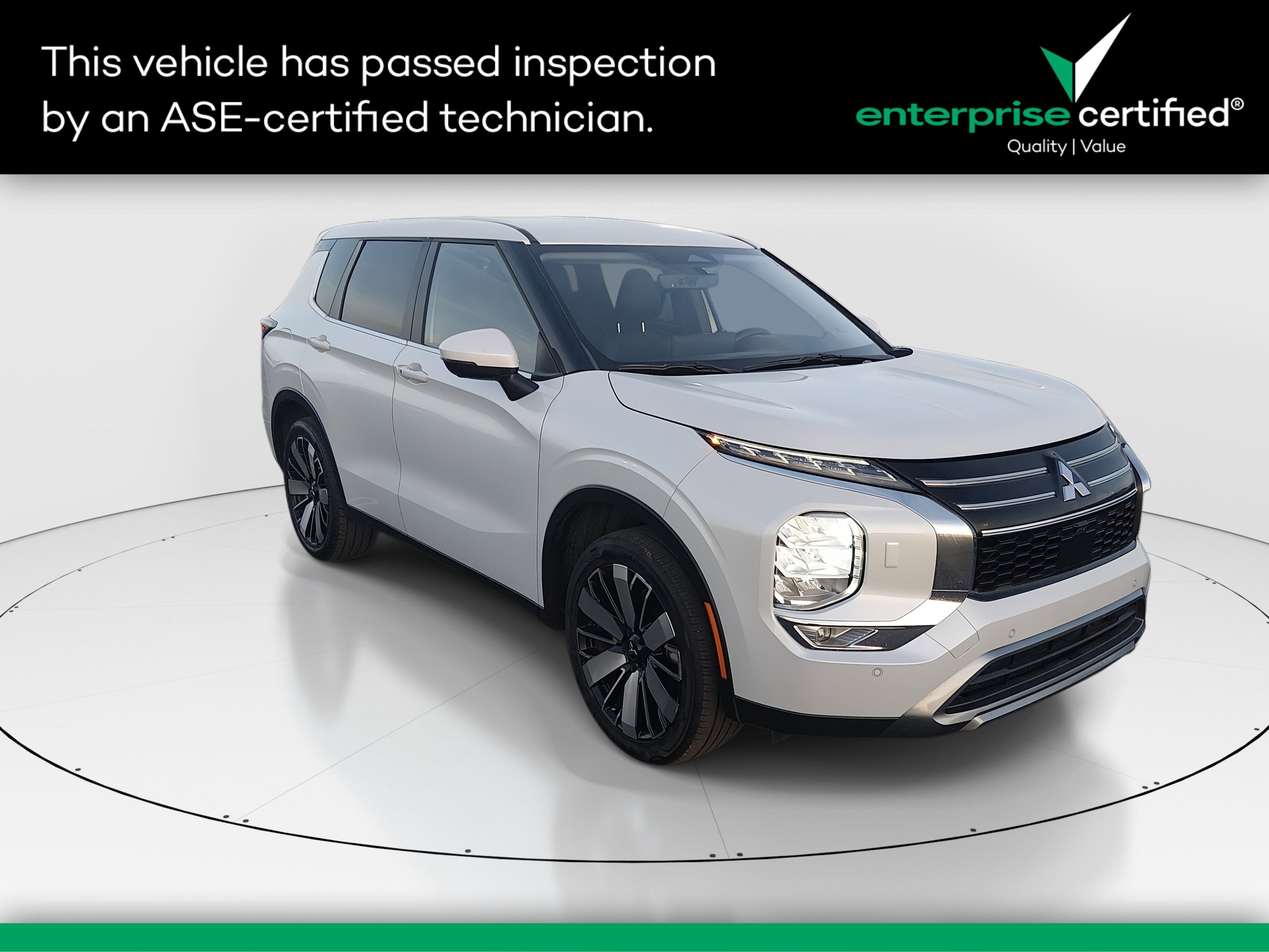 2025 Mitsubishi Outlander SE's photo