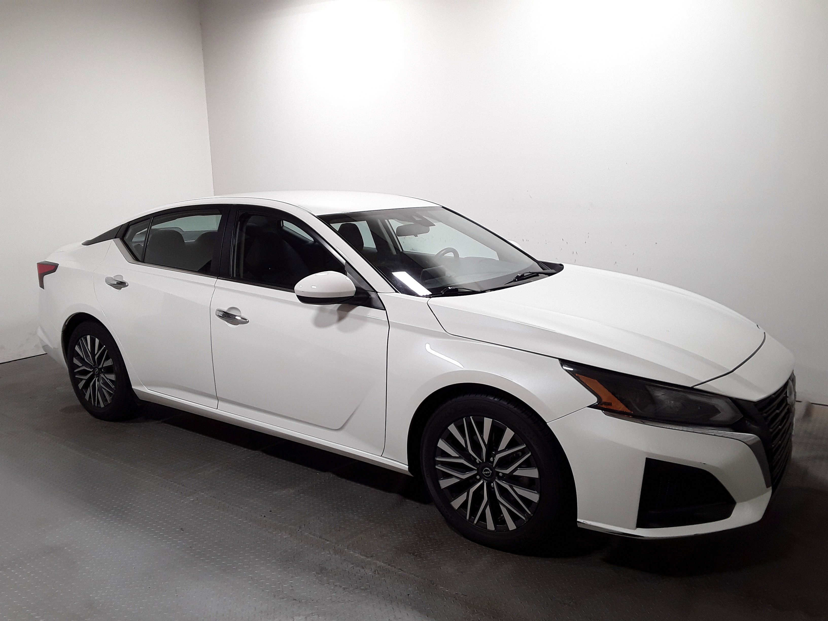 Used 2023 Nissan Altima 2.5 SV Sedan