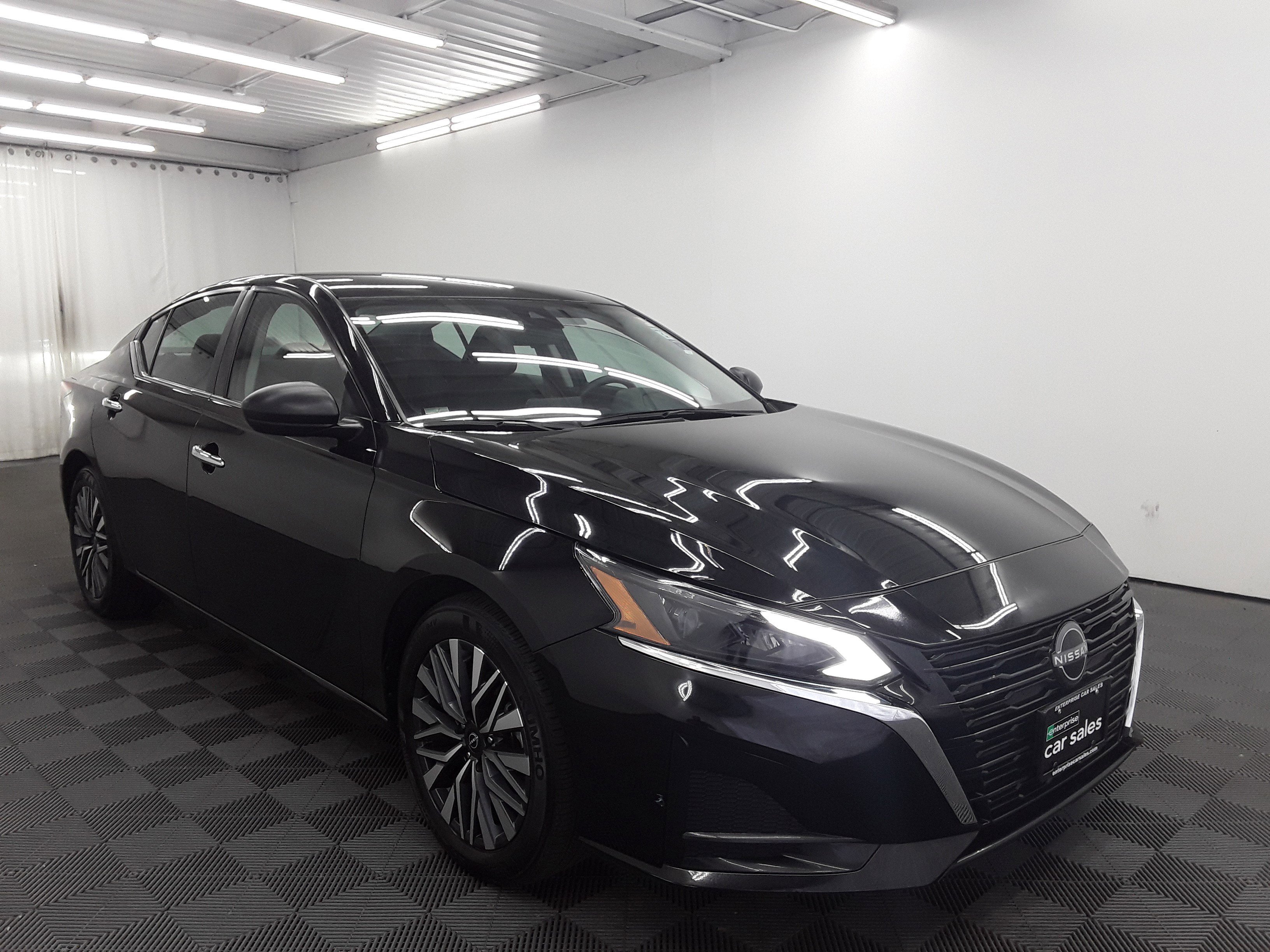 Used 2024 Nissan Altima 2.5 SV Sedan