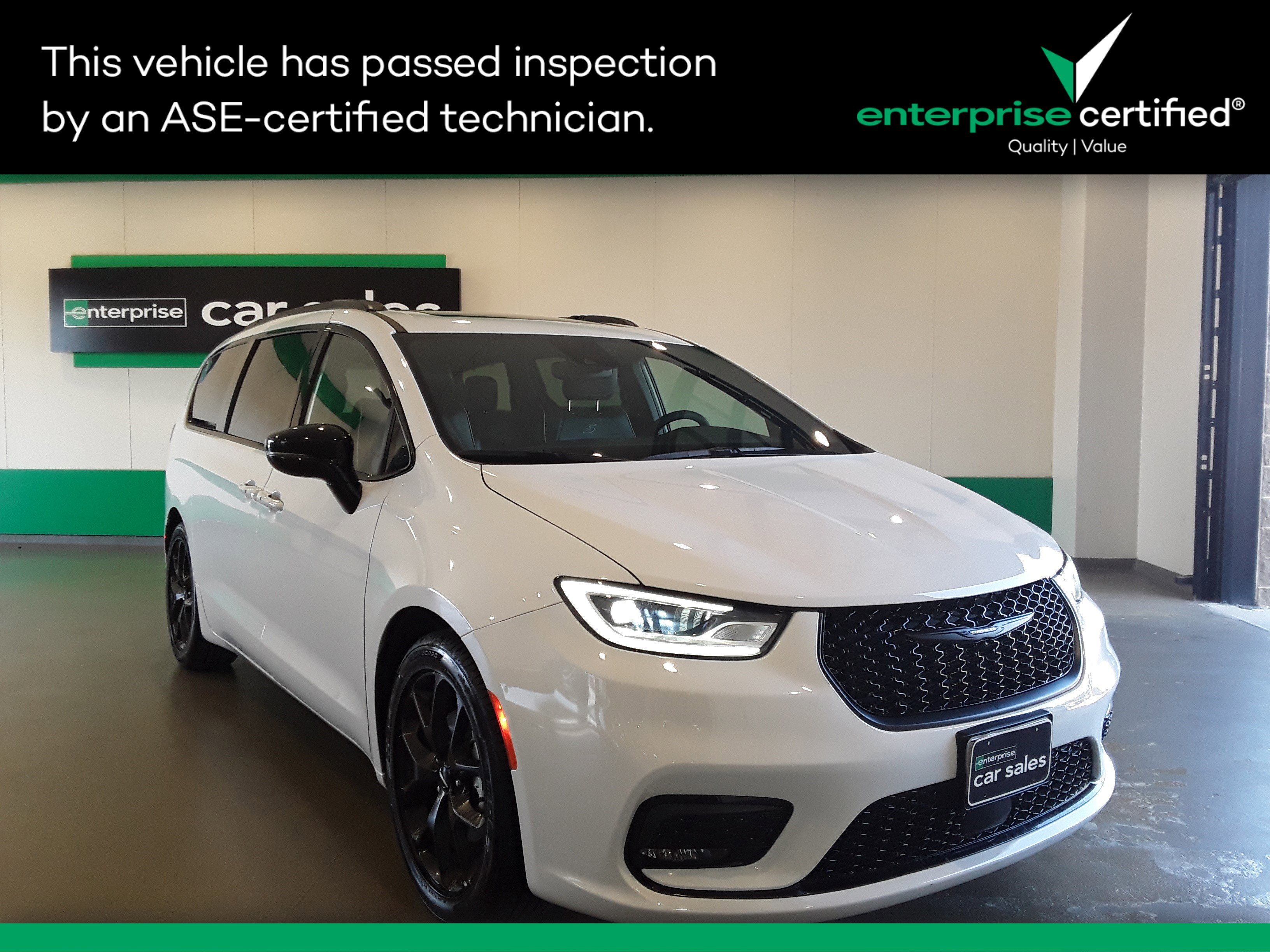 2025 Chrysler Pacifica Limited's photo