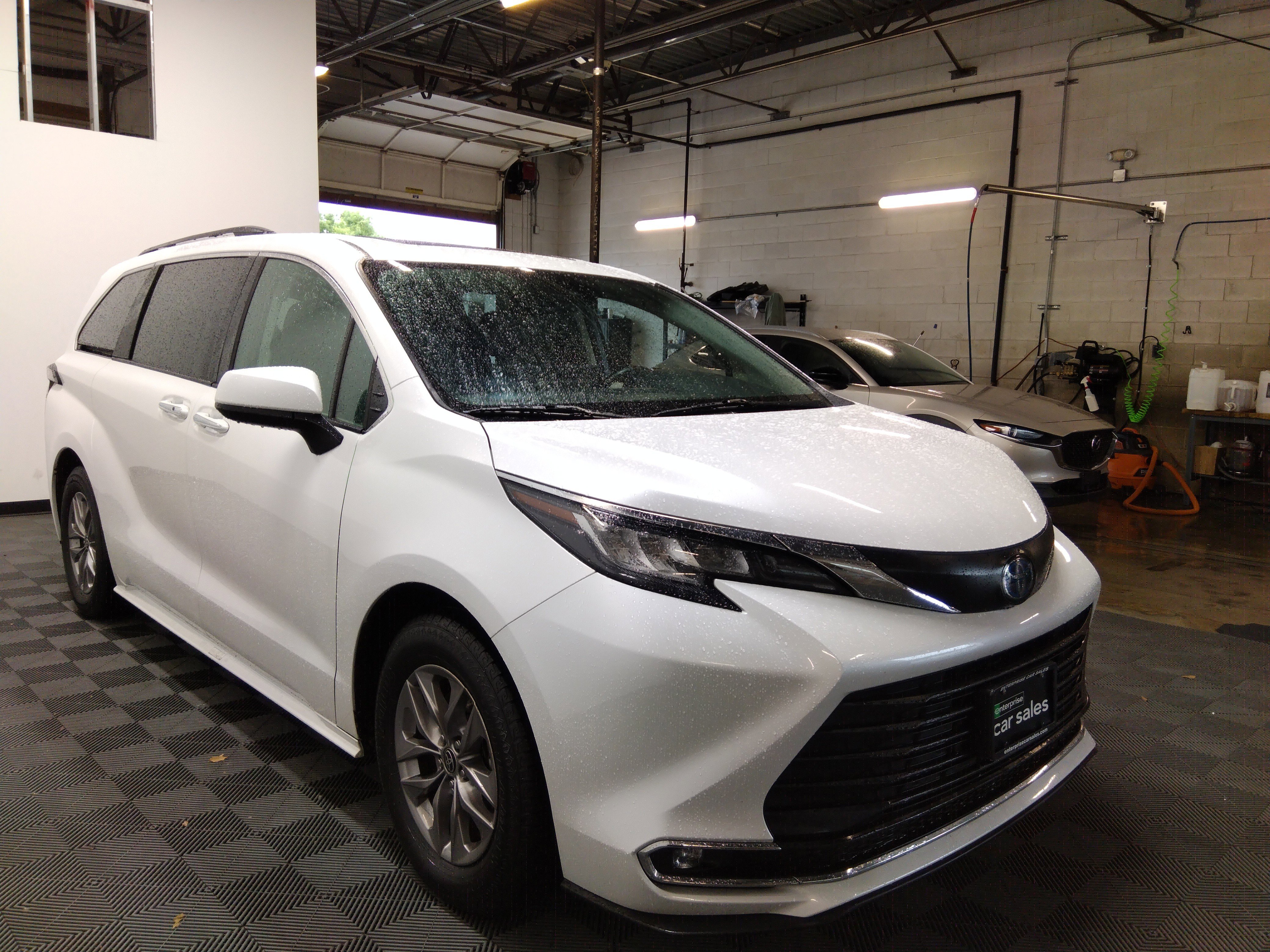 2023 Toyota Sienna XLE FWD 8-Passenger