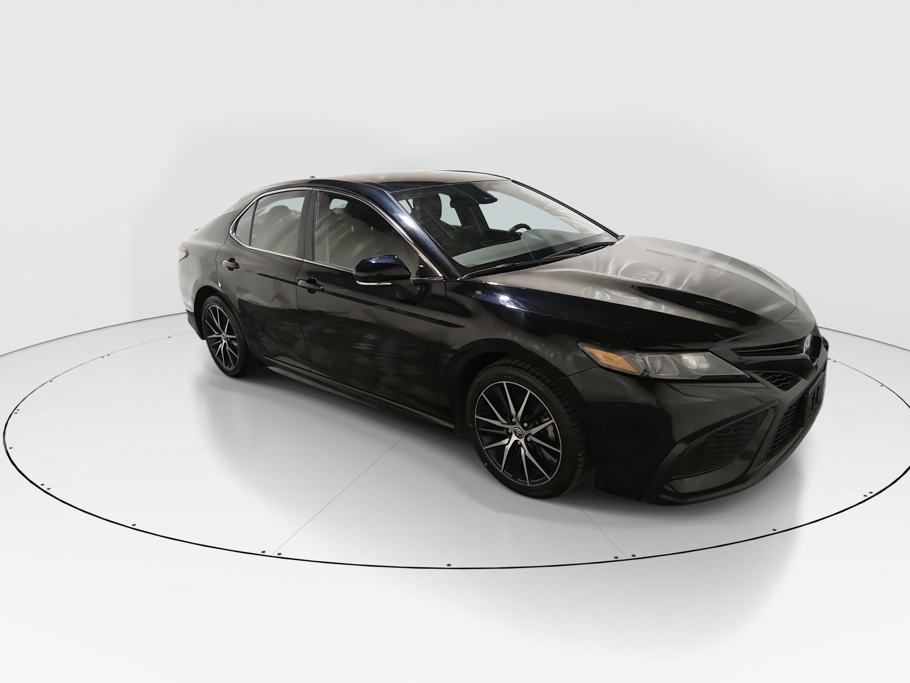 2023 Toyota Camry SE's photo