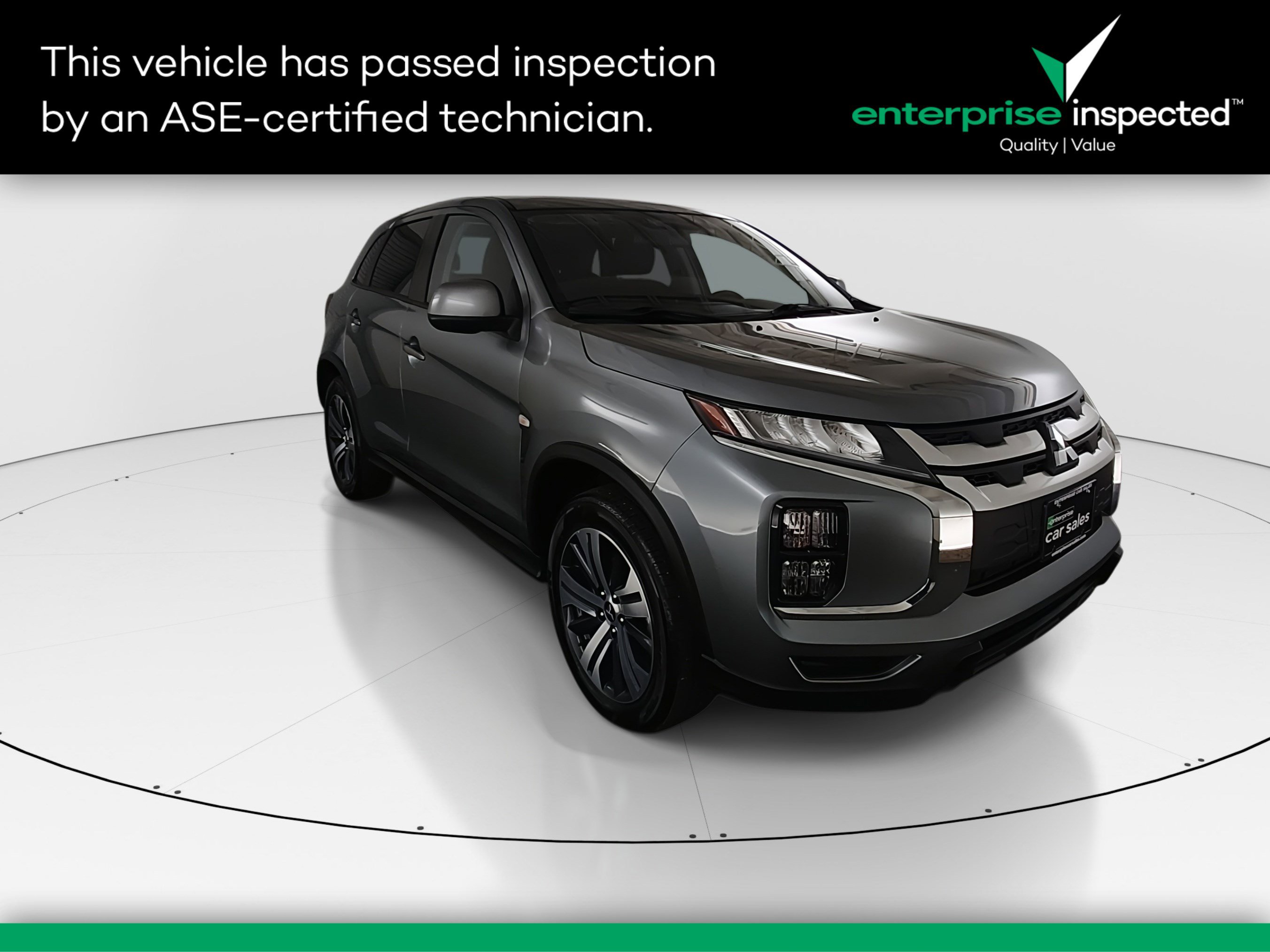 2024 Mitsubishi Outlander ES's photo