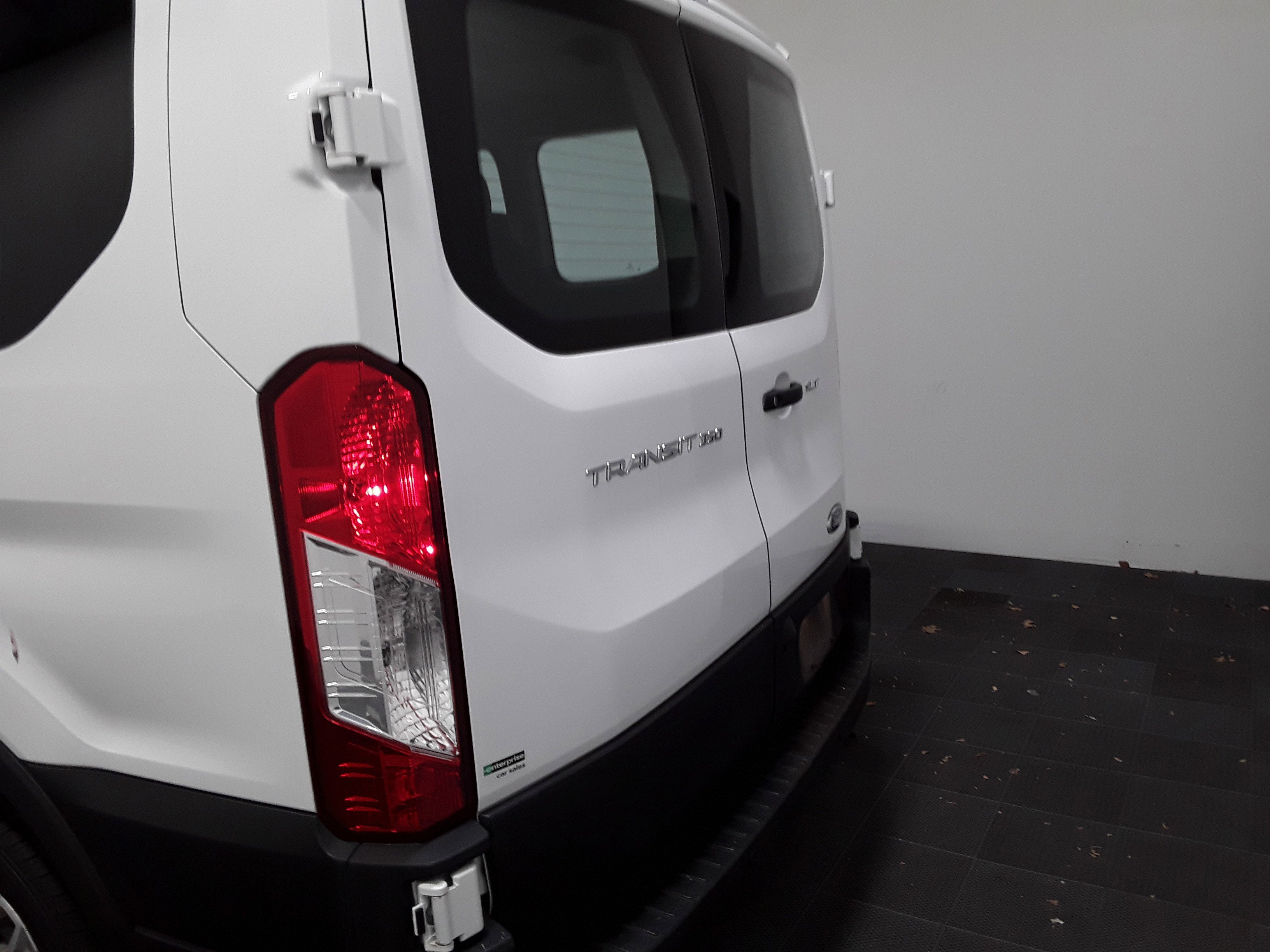 Image of Used 2021 Ford Transit Passenger Wagon T-350 148" Low Roof XLT RWD