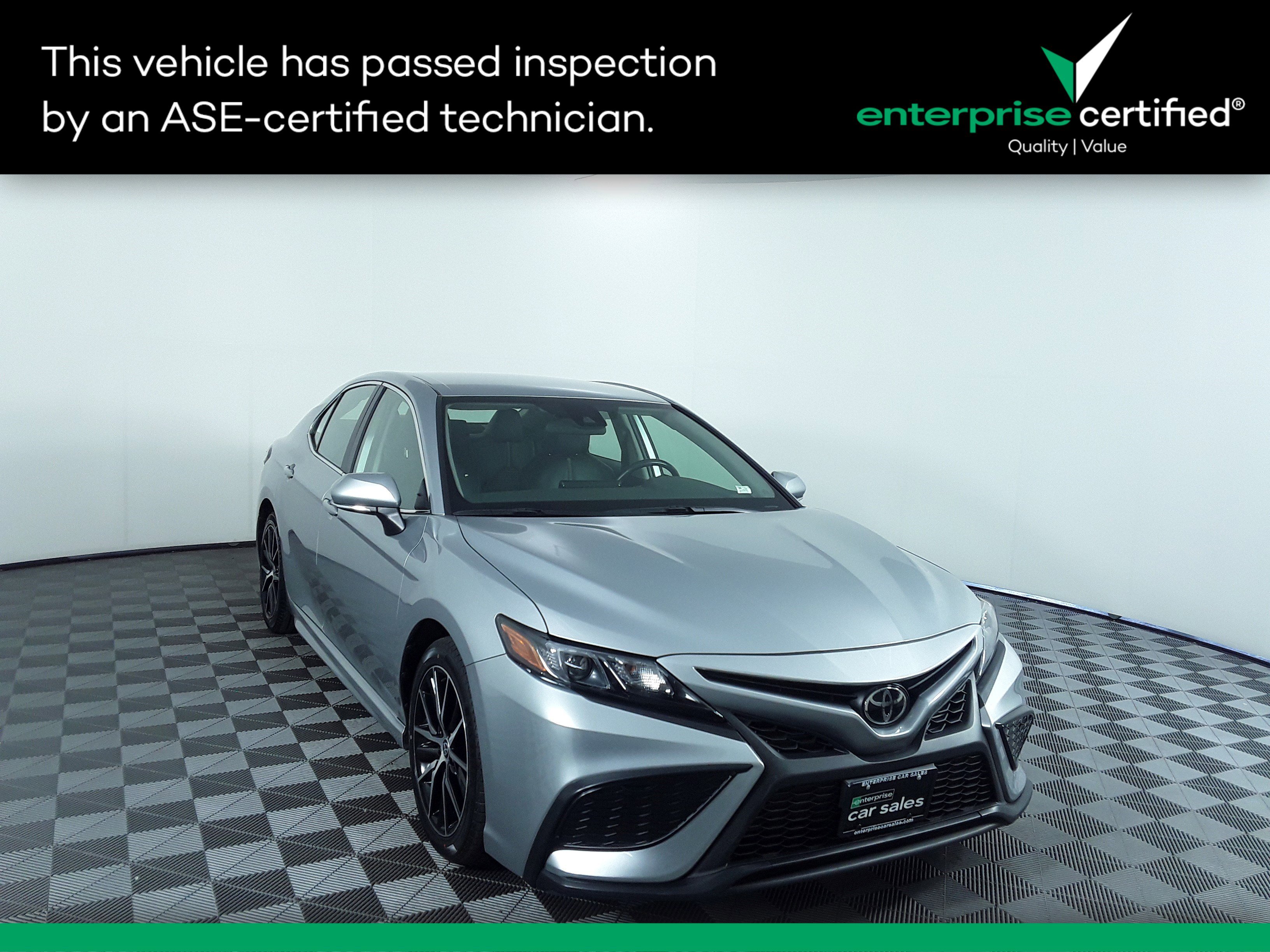 Used 2023 Toyota Camry SE Auto