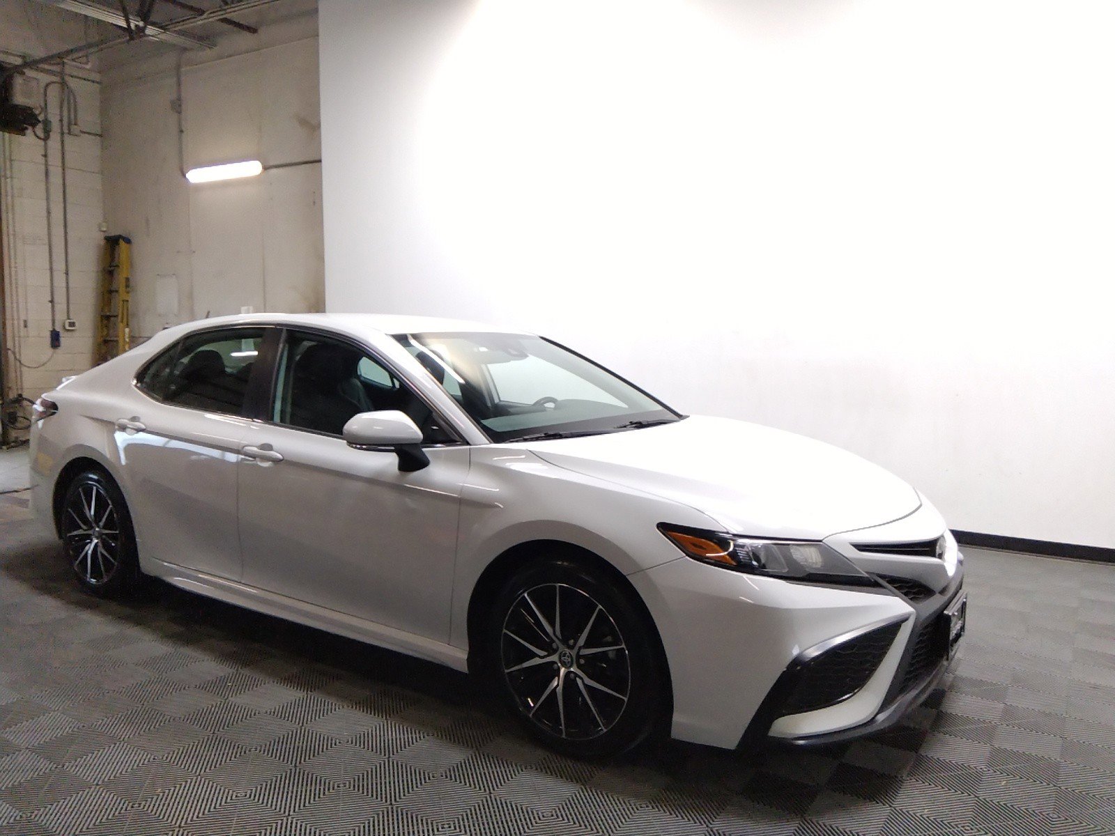 2022 Toyota Camry SE Auto