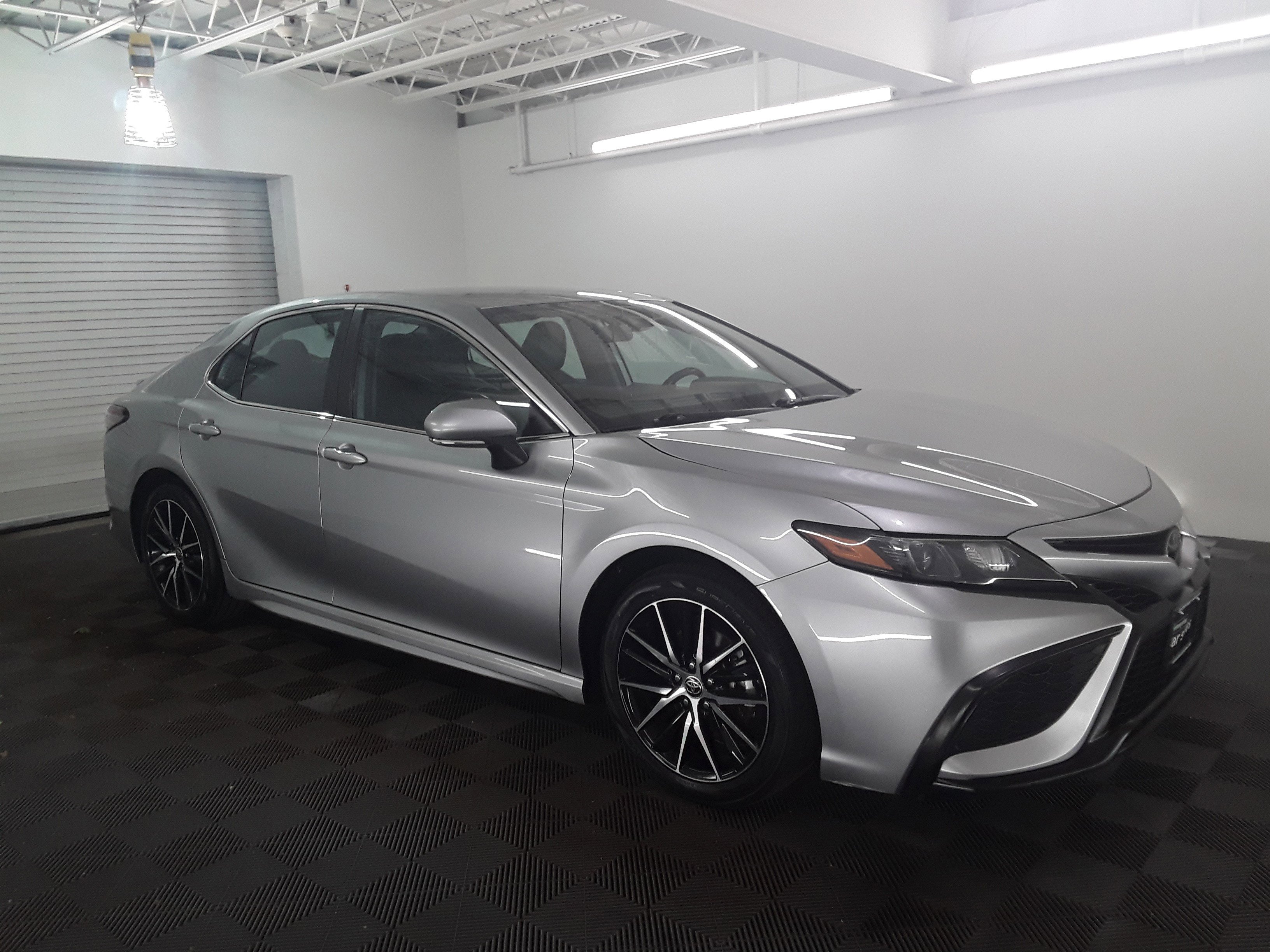 2023 Toyota Camry SE Auto