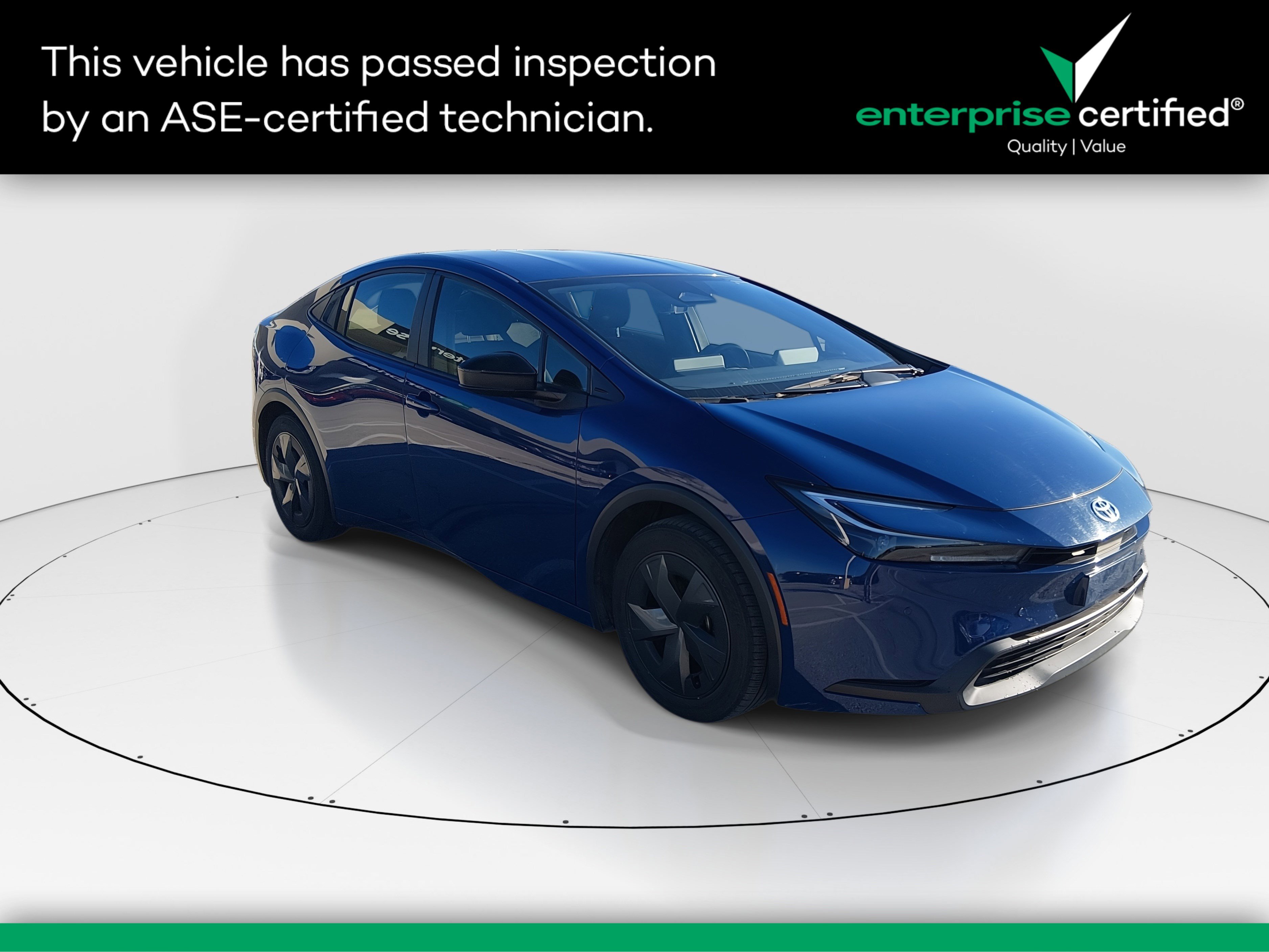 2024 Toyota Prius LE's photo