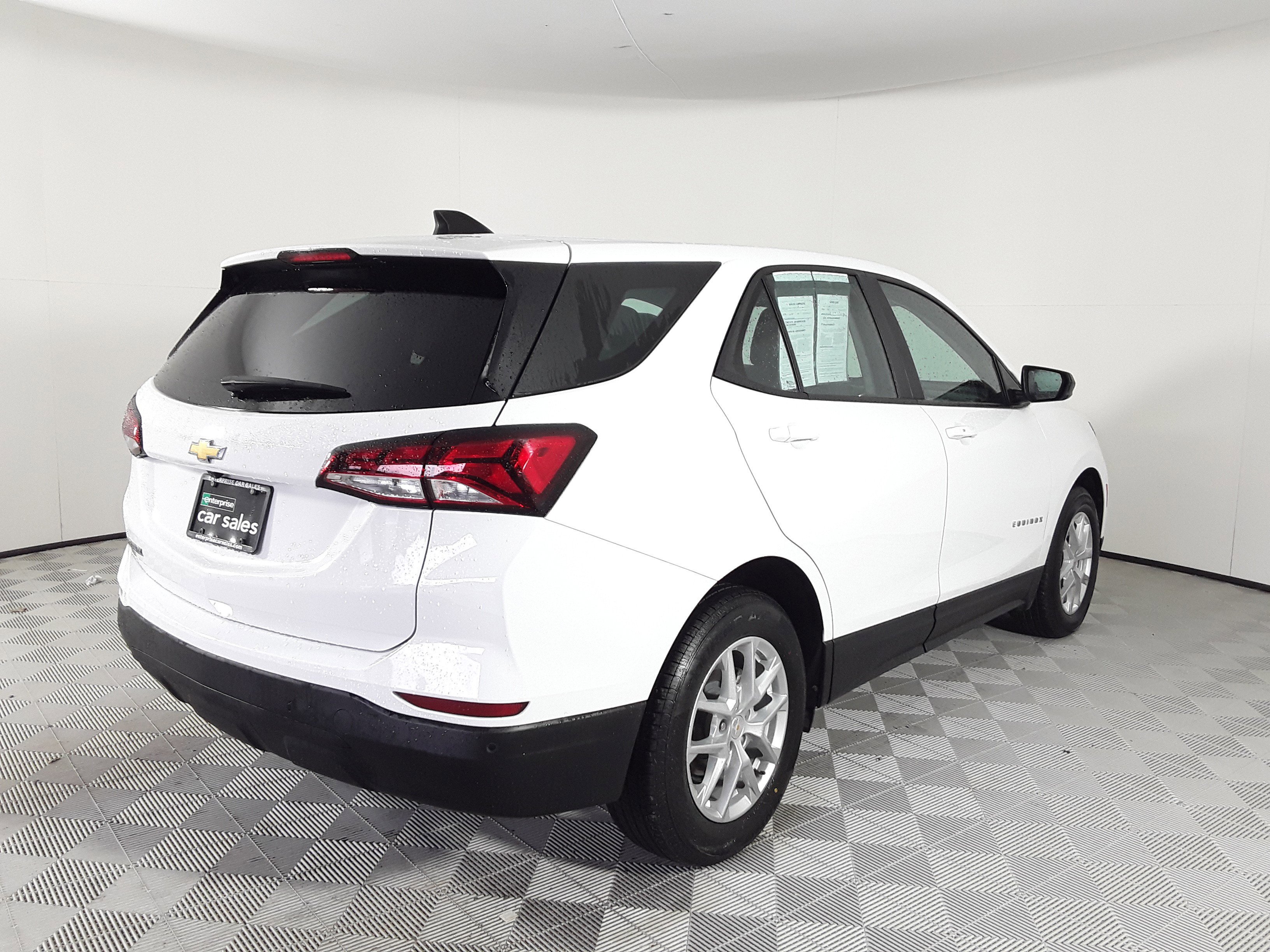 Image 3 of Used 2022 Chevrolet Equinox FWD 4dr LS w/1FL