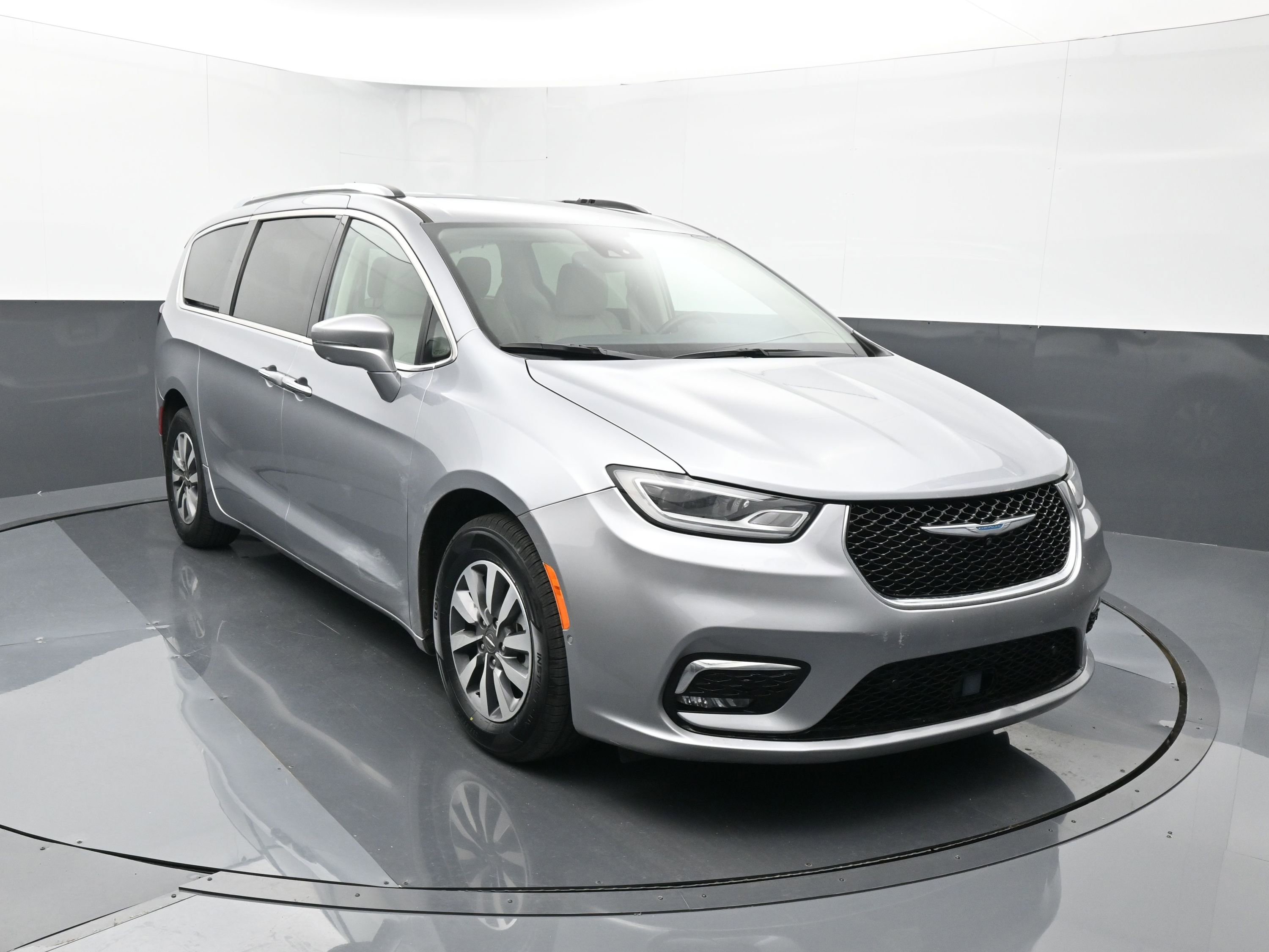 2021 Chrysler Pacifica Hybrid Touring L FWD