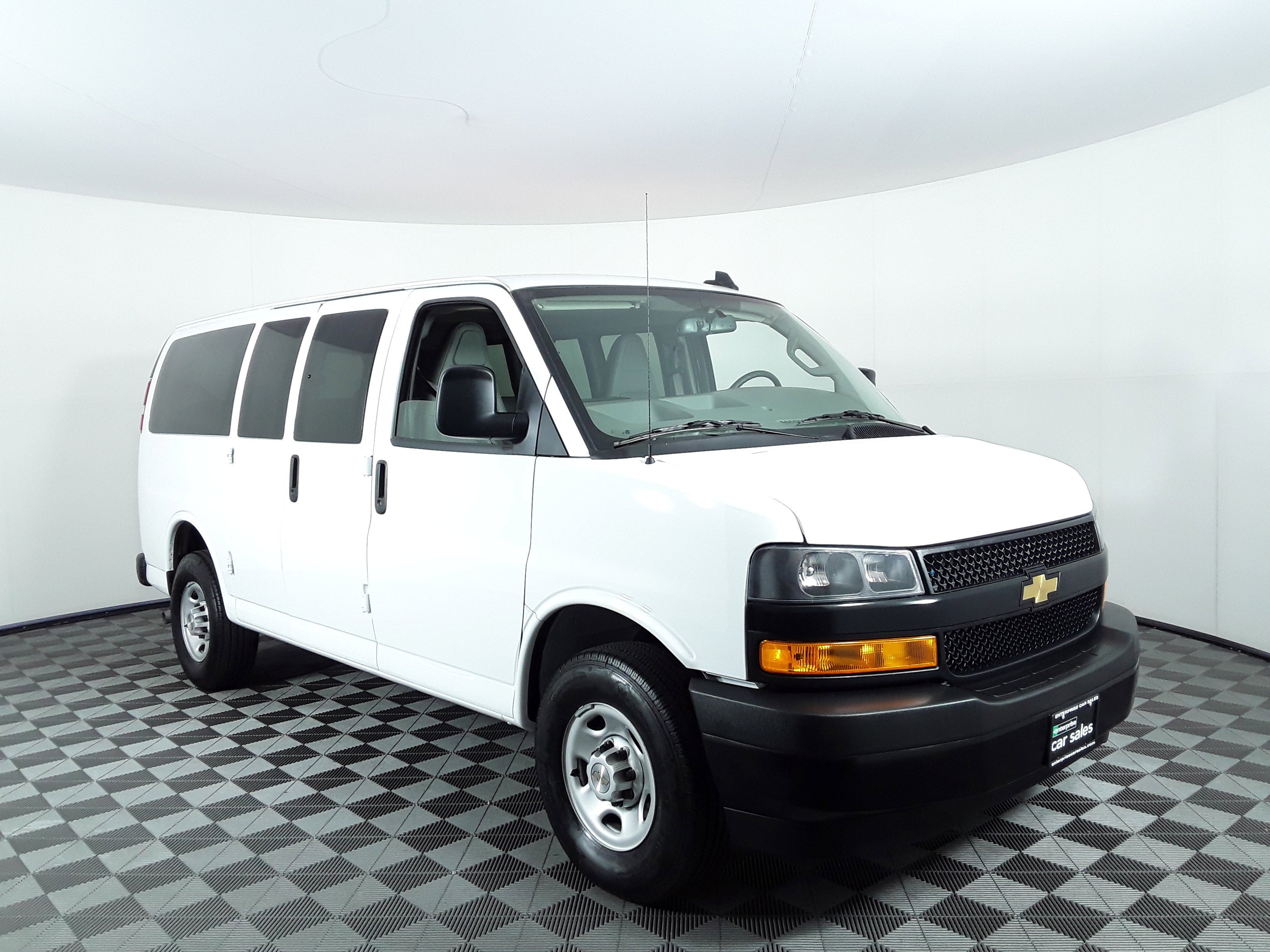 2024 Chevrolet Express Passenger RWD 2500 135