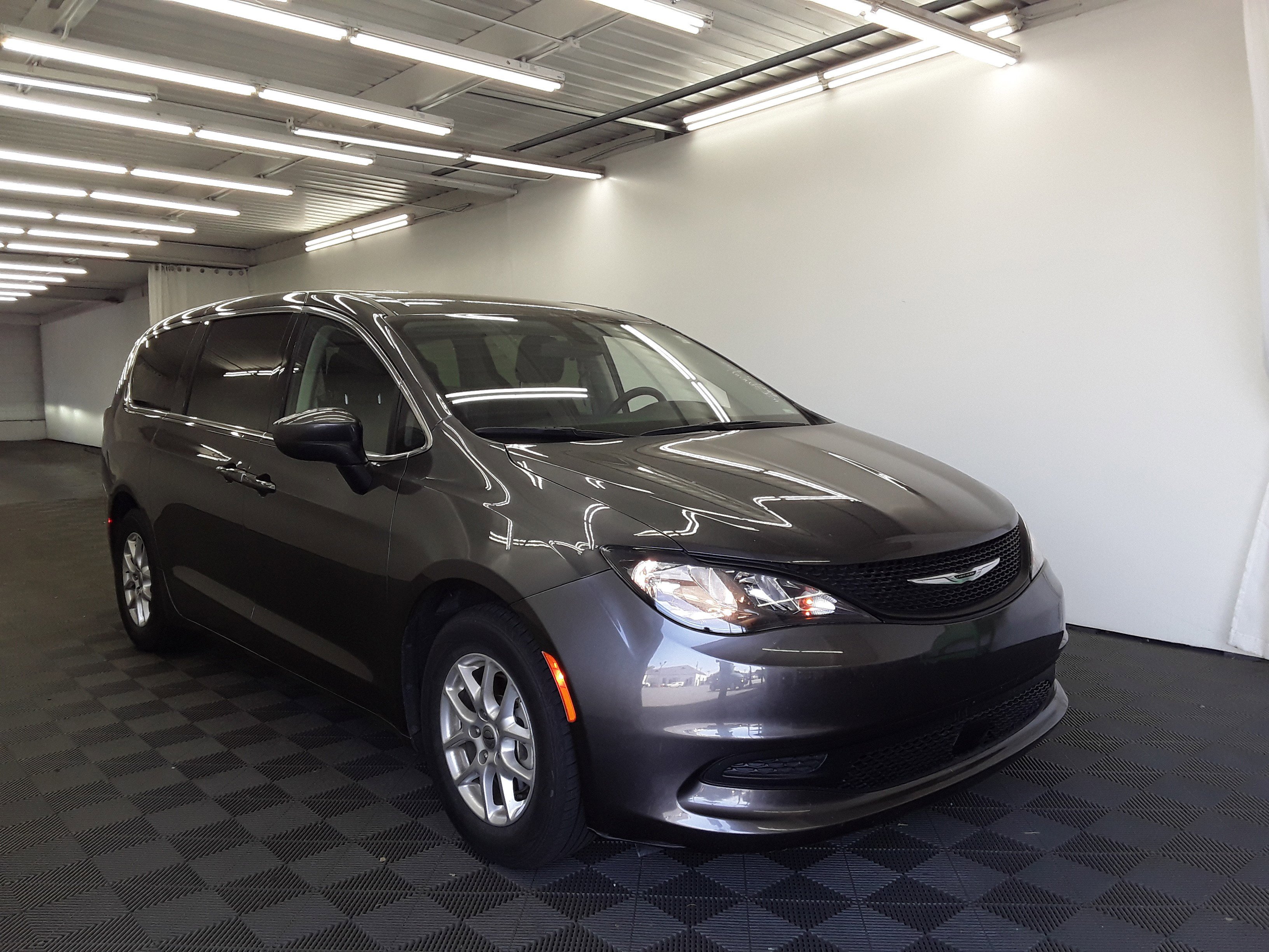 2022 Chrysler Voyager LX FWD