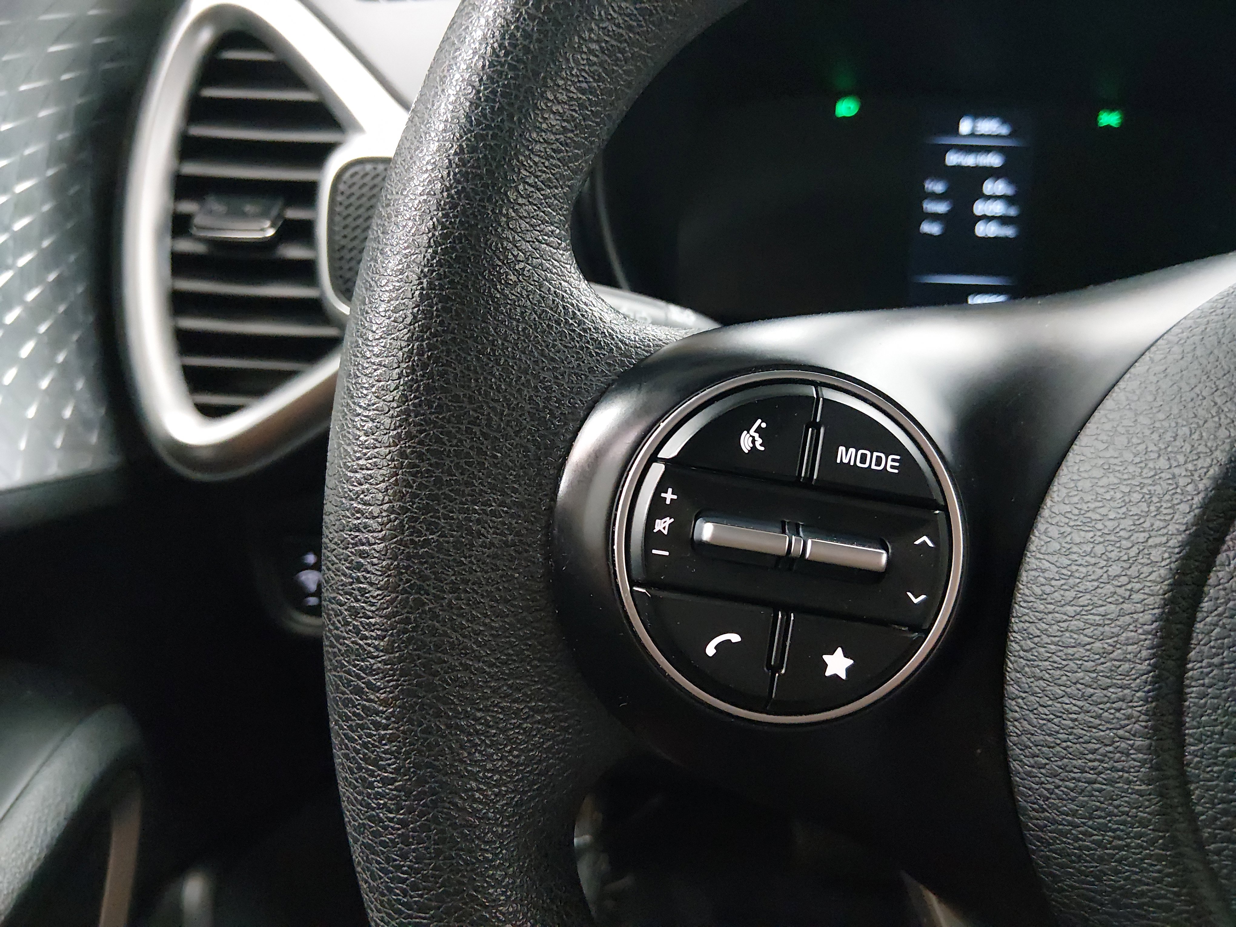 2025 Kia Soul LX - Photo 12