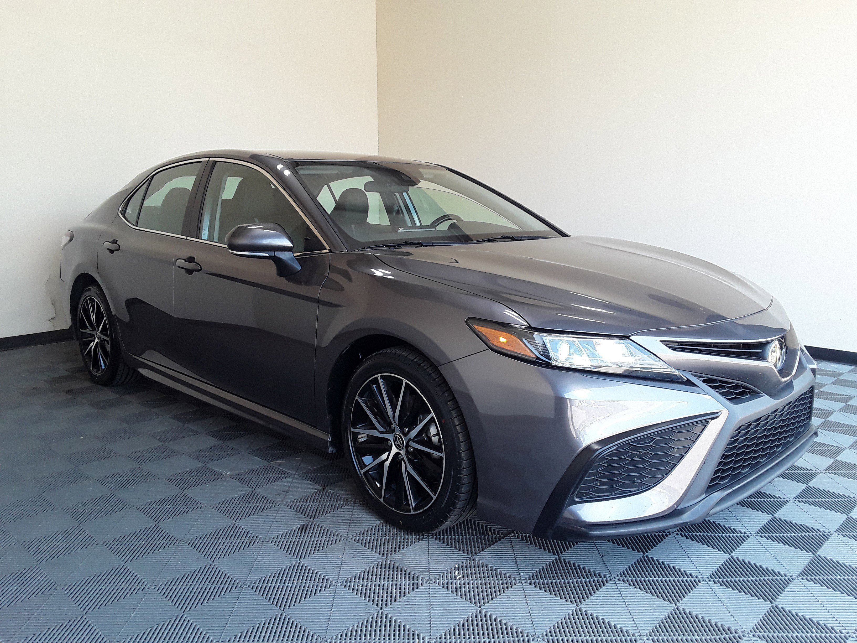 2023 Toyota Camry SE Auto